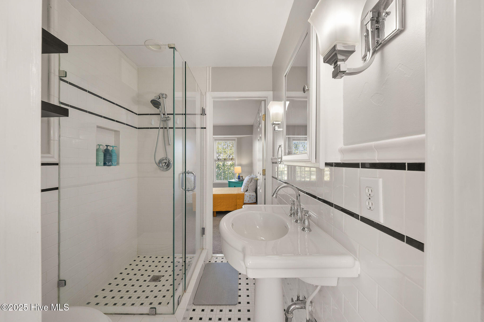 100539157 | Photo 69