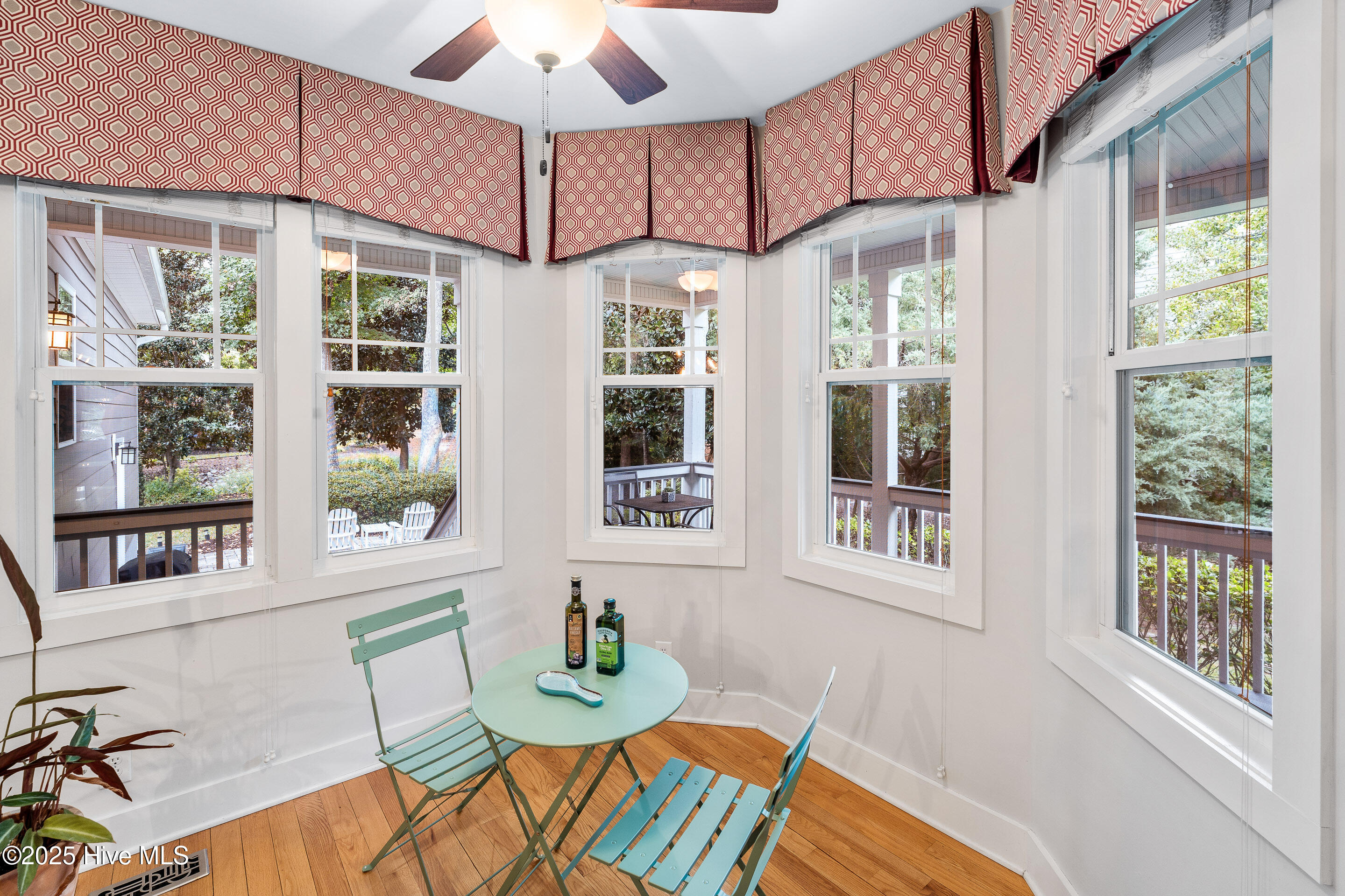 100505939 | Photo 18