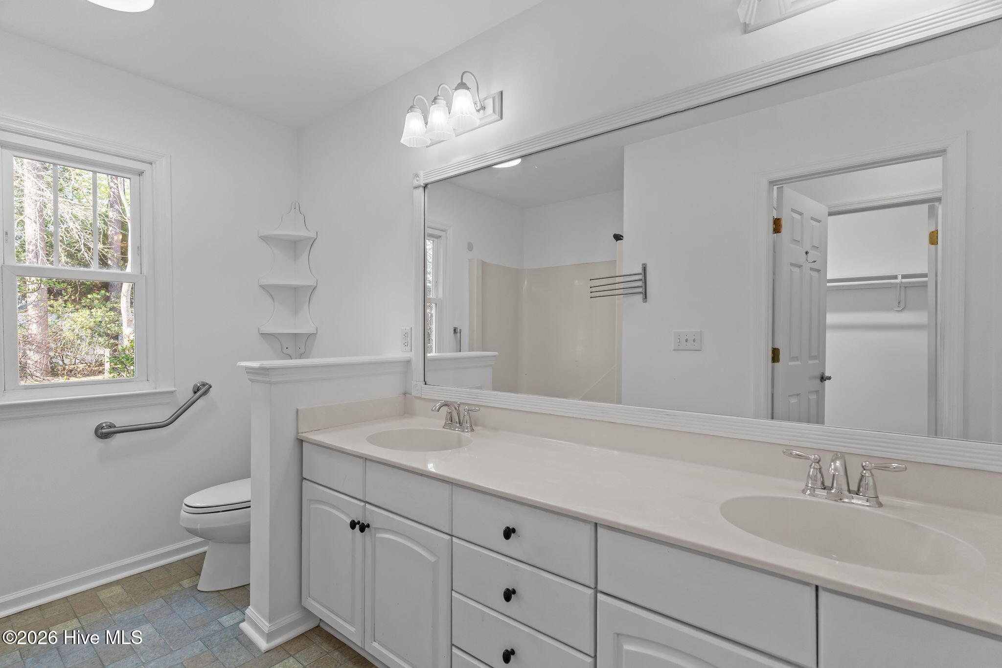 100562796 | Photo 26