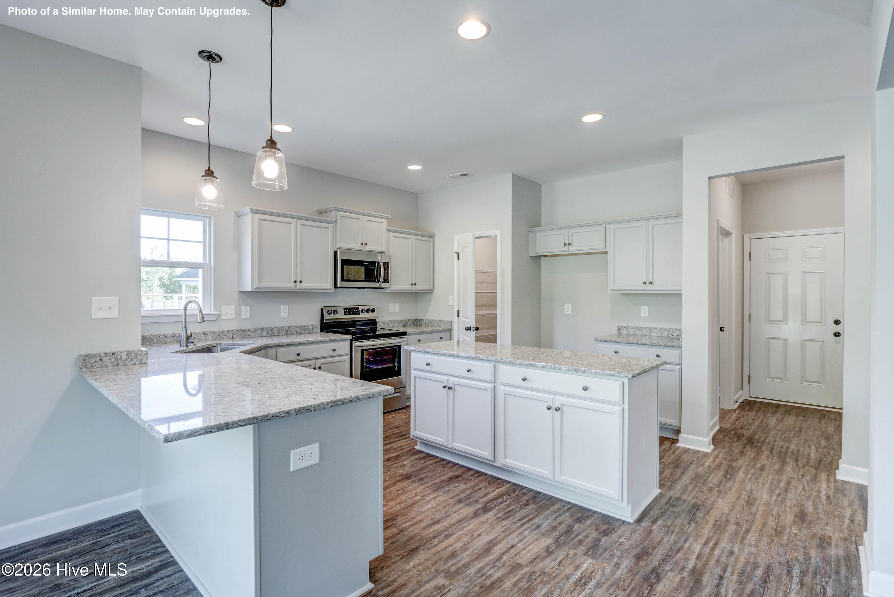 100567172 | Photo 18