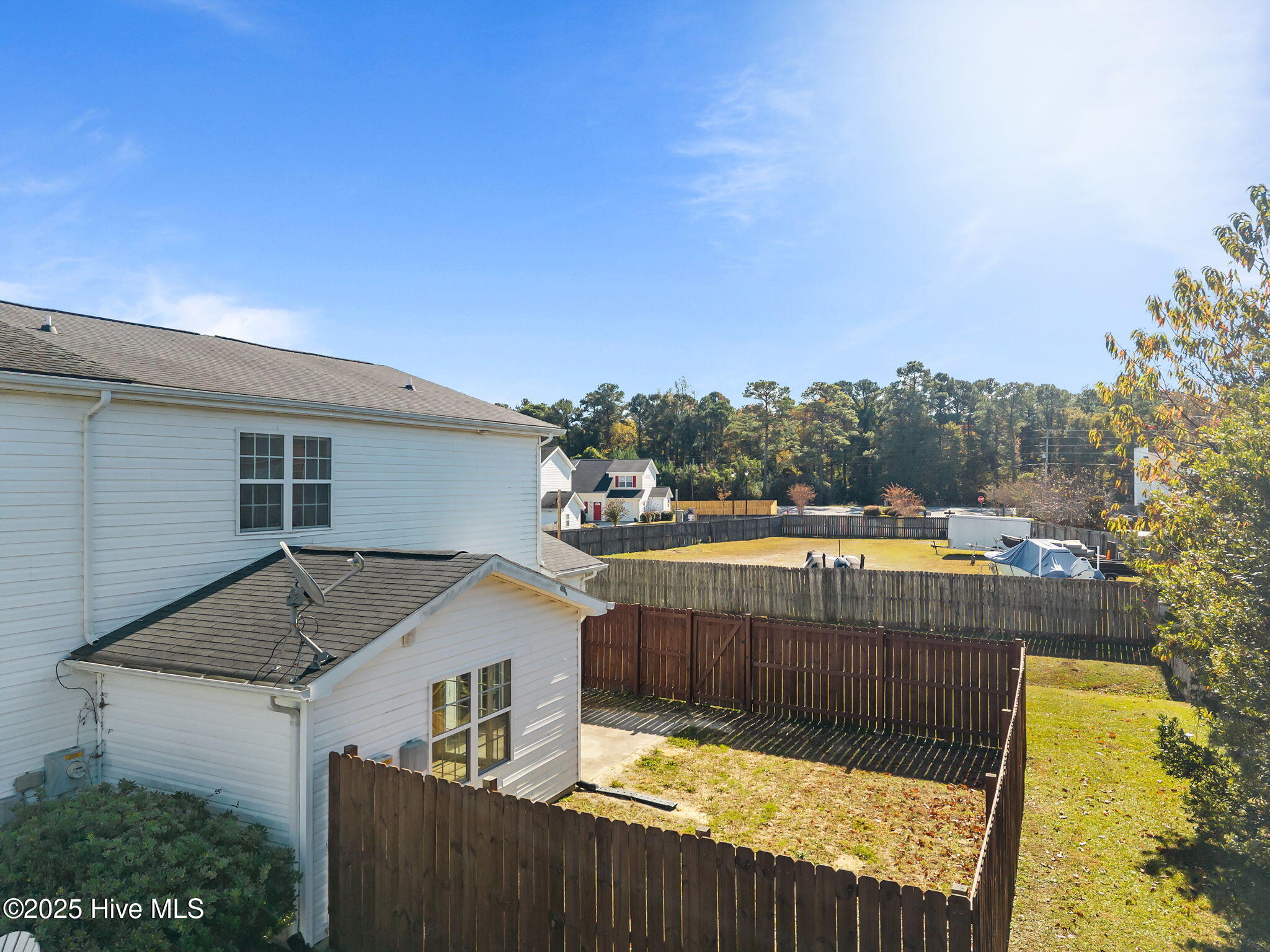 100541602 | Photo 35