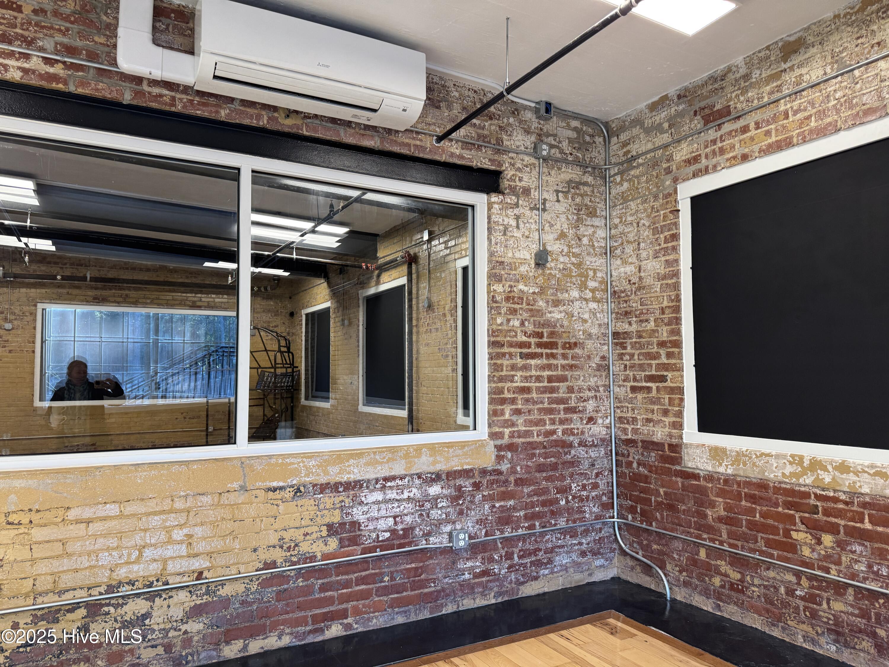 9 501 Waterworks Available Room