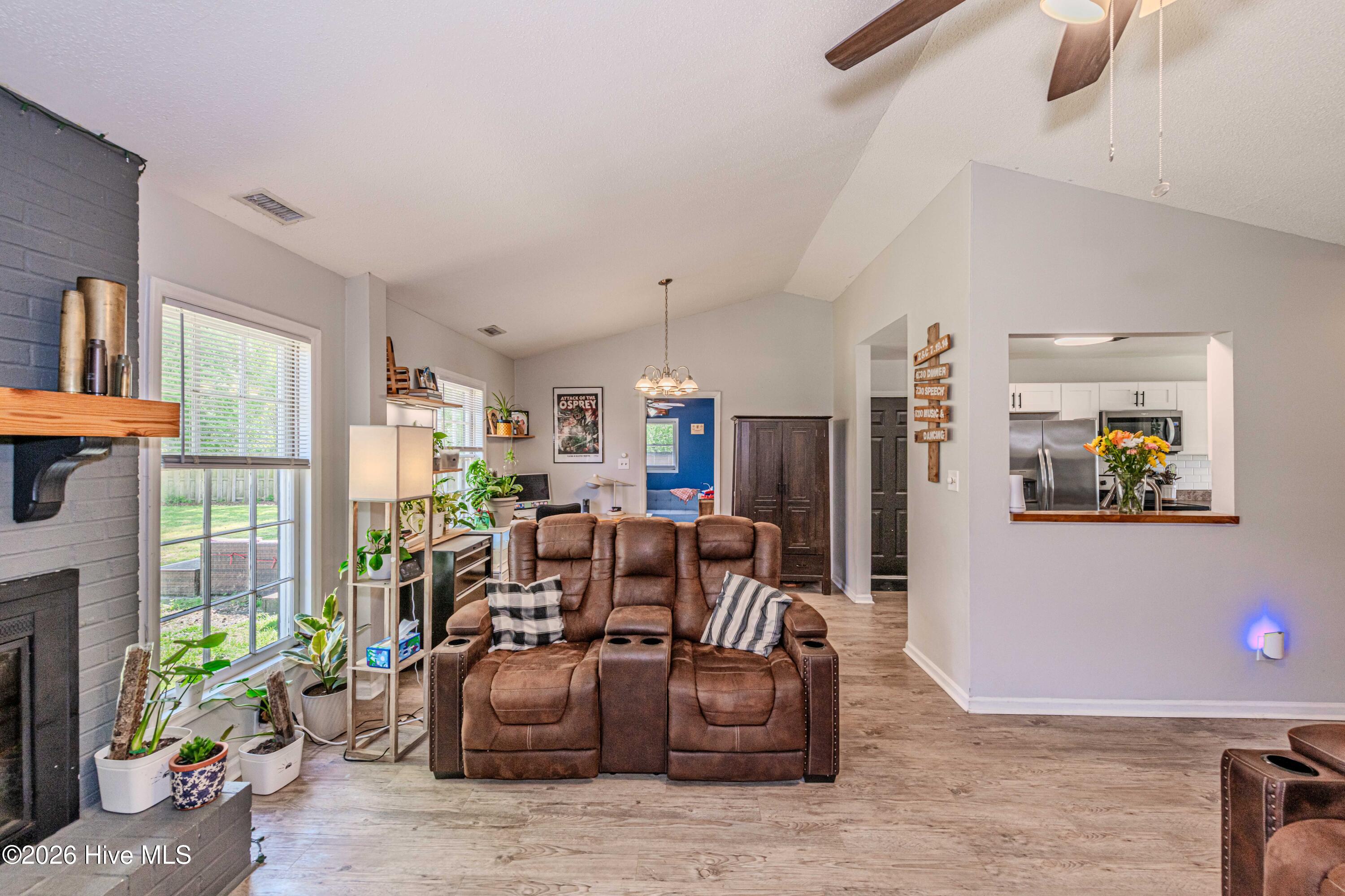 100569074 | Photo 14