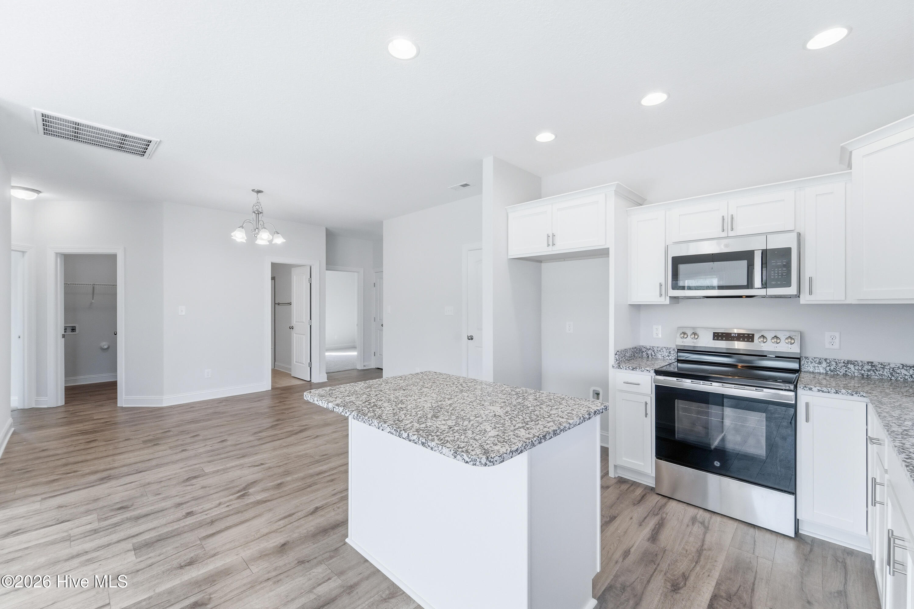 100530742 | Photo 10