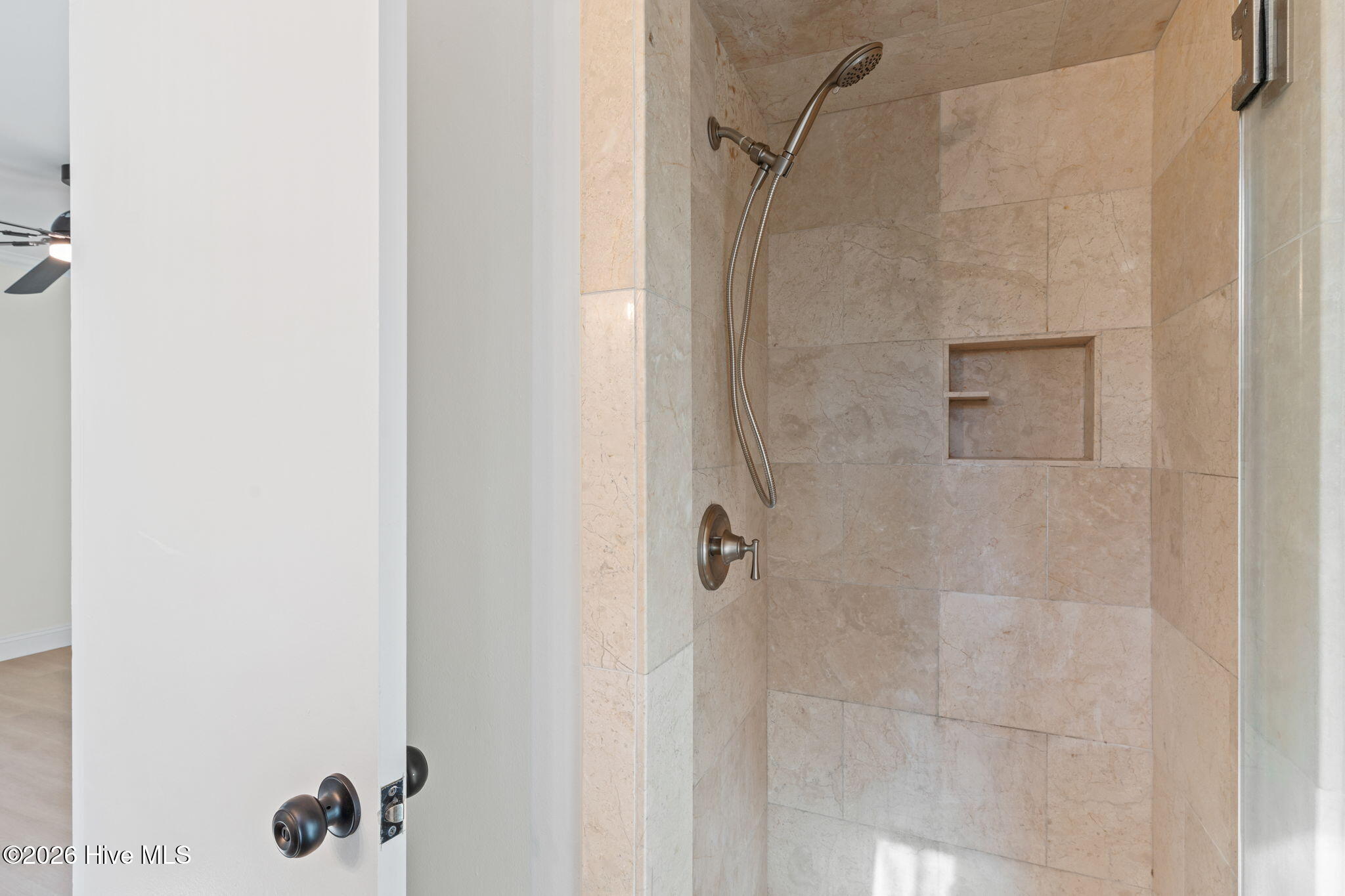 100548429 | Photo 19