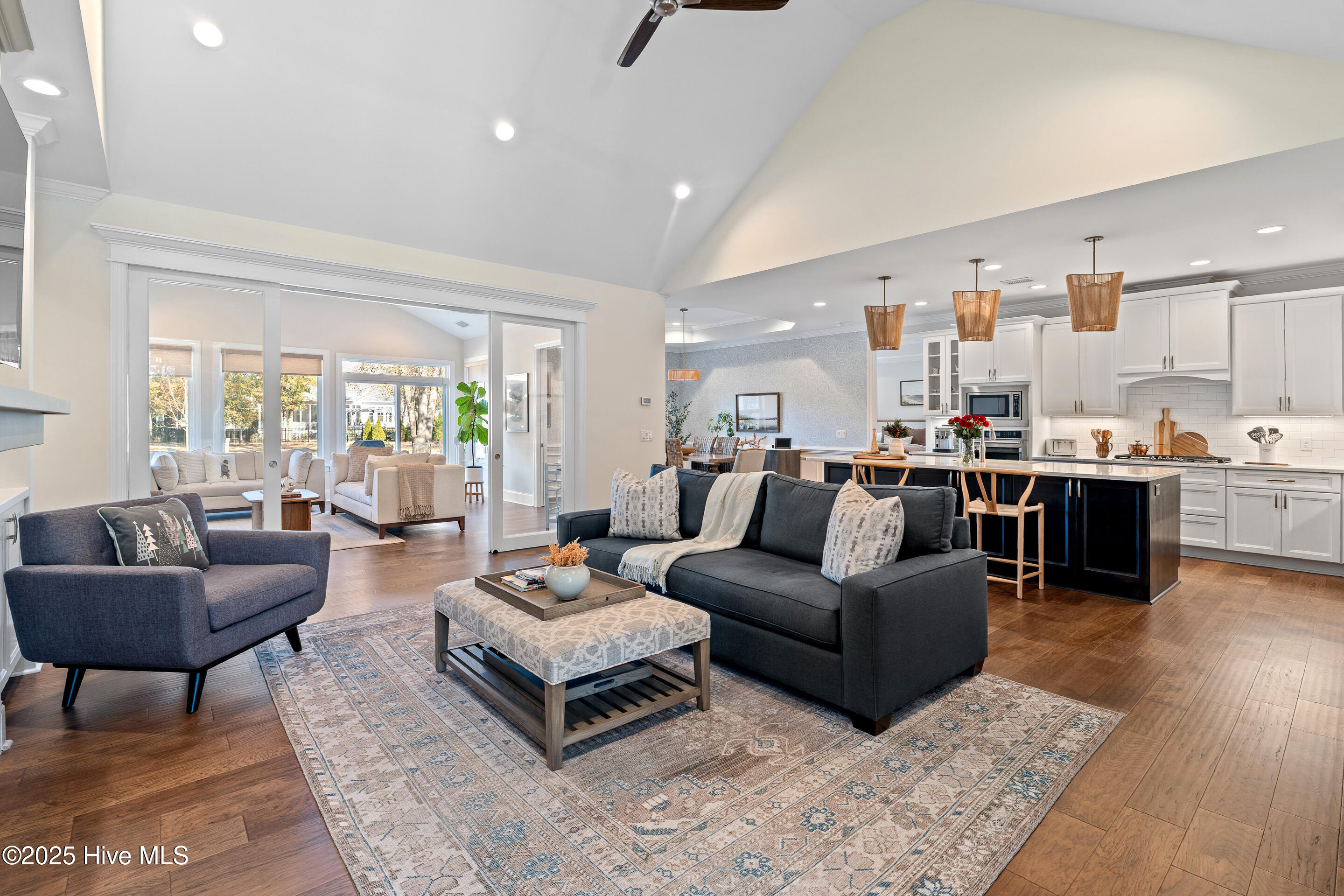 100545902 | Photo 69