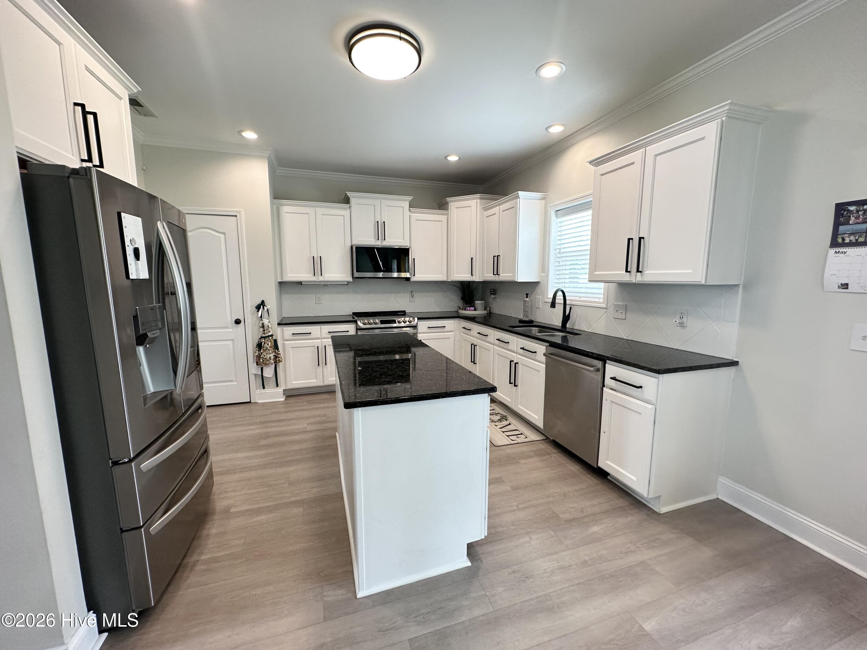 100563138 | Photo 58