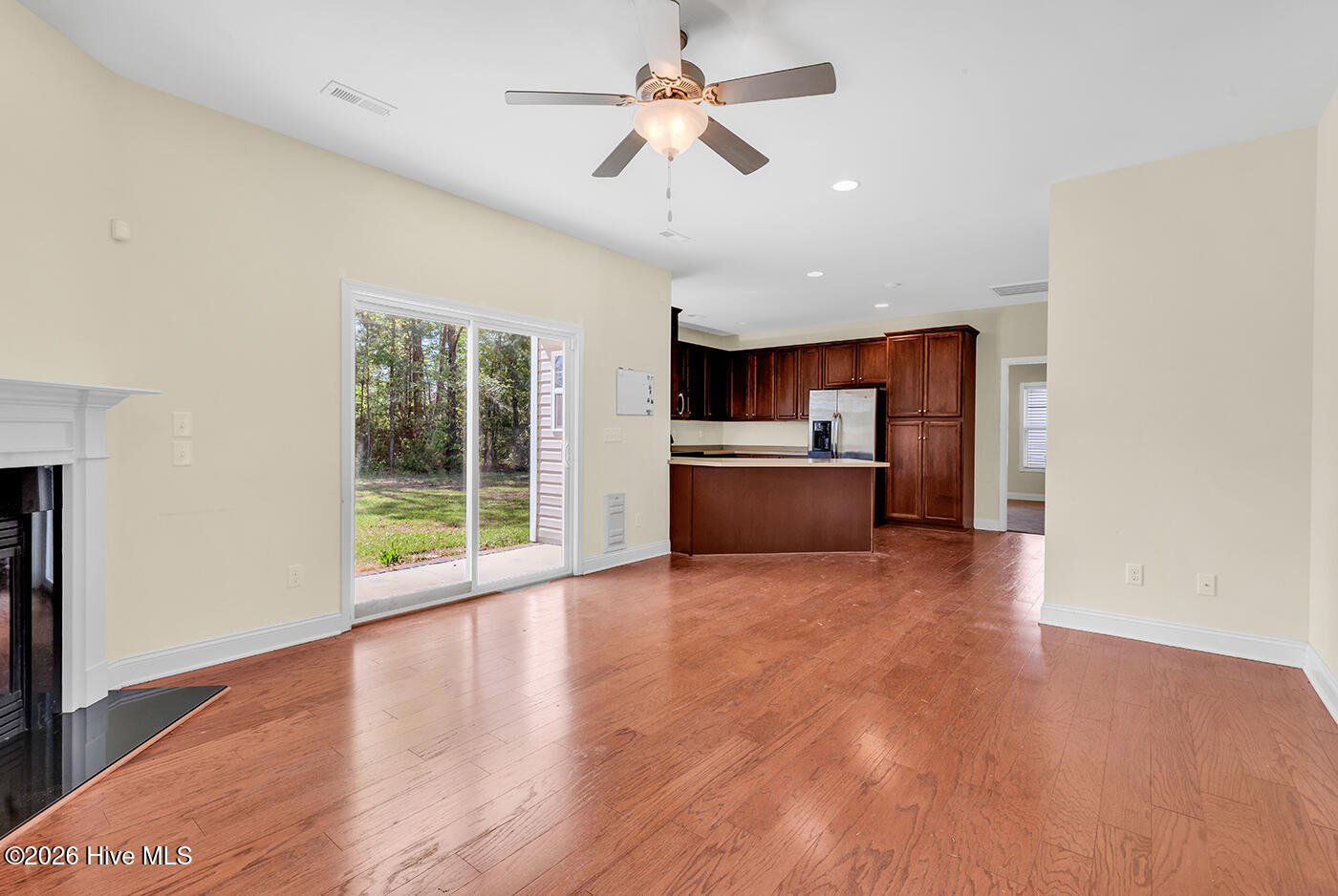 100566438 | Photo 24