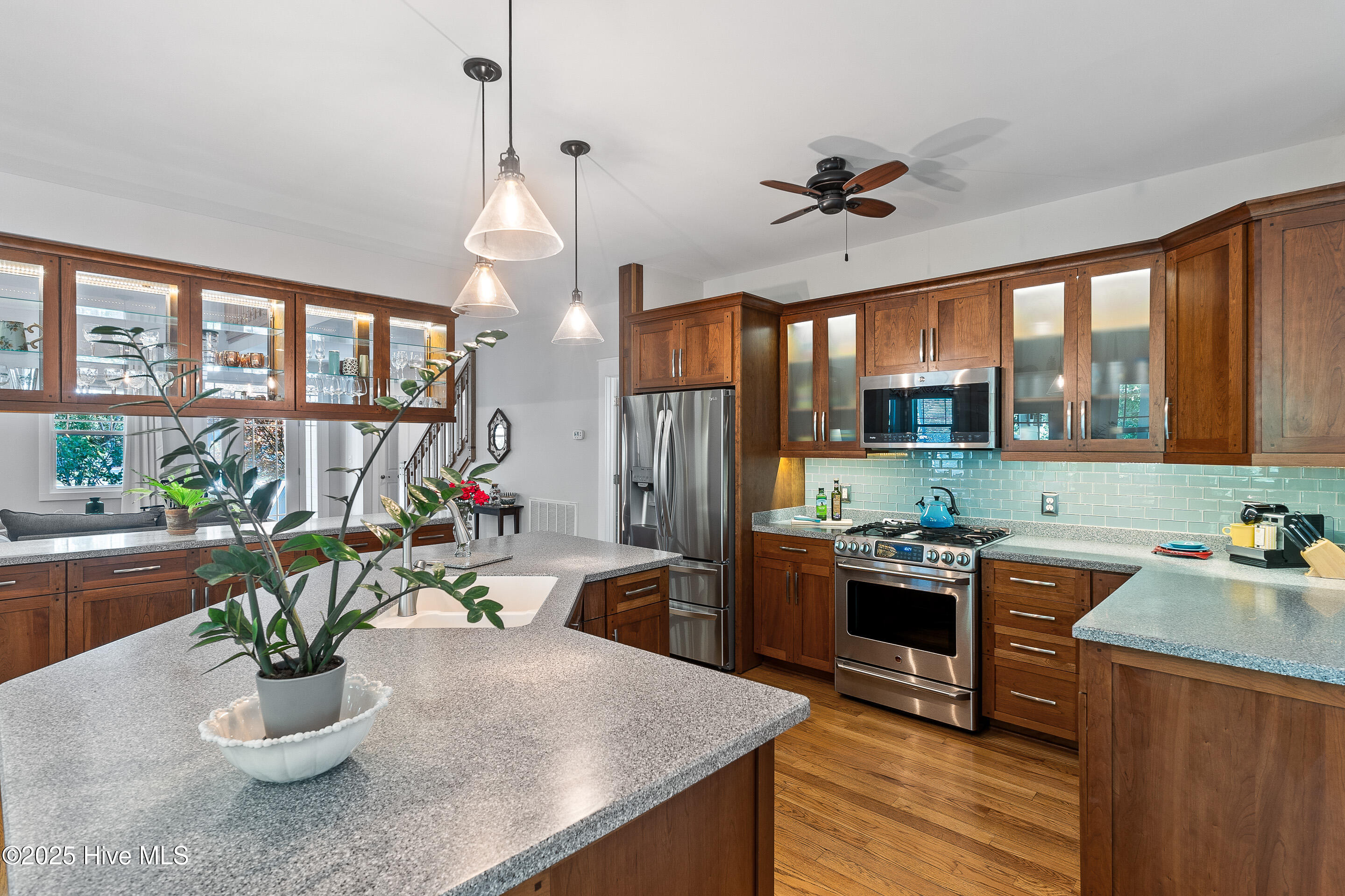 100505939 | Photo 13