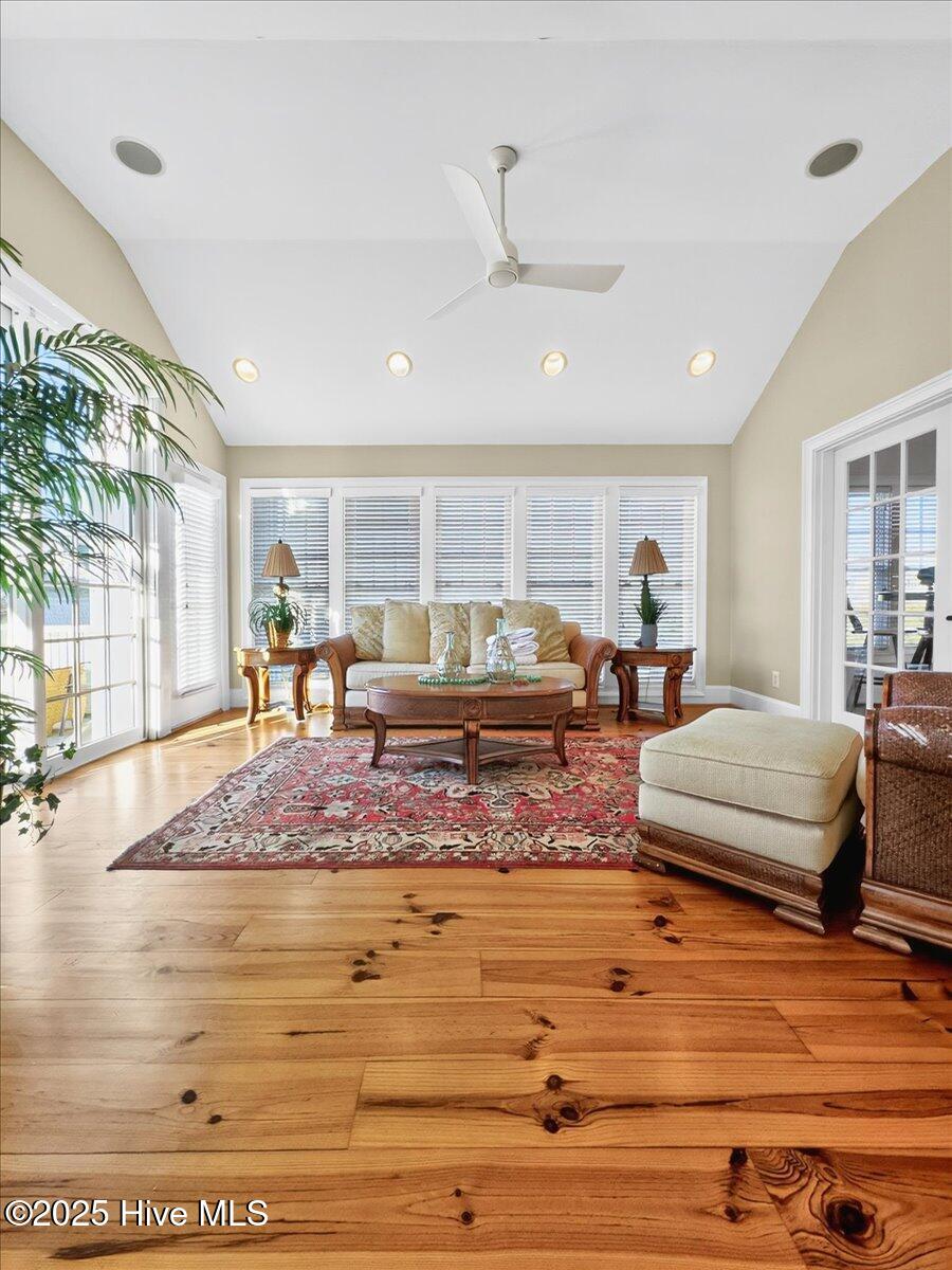 100540926 | Photo 65