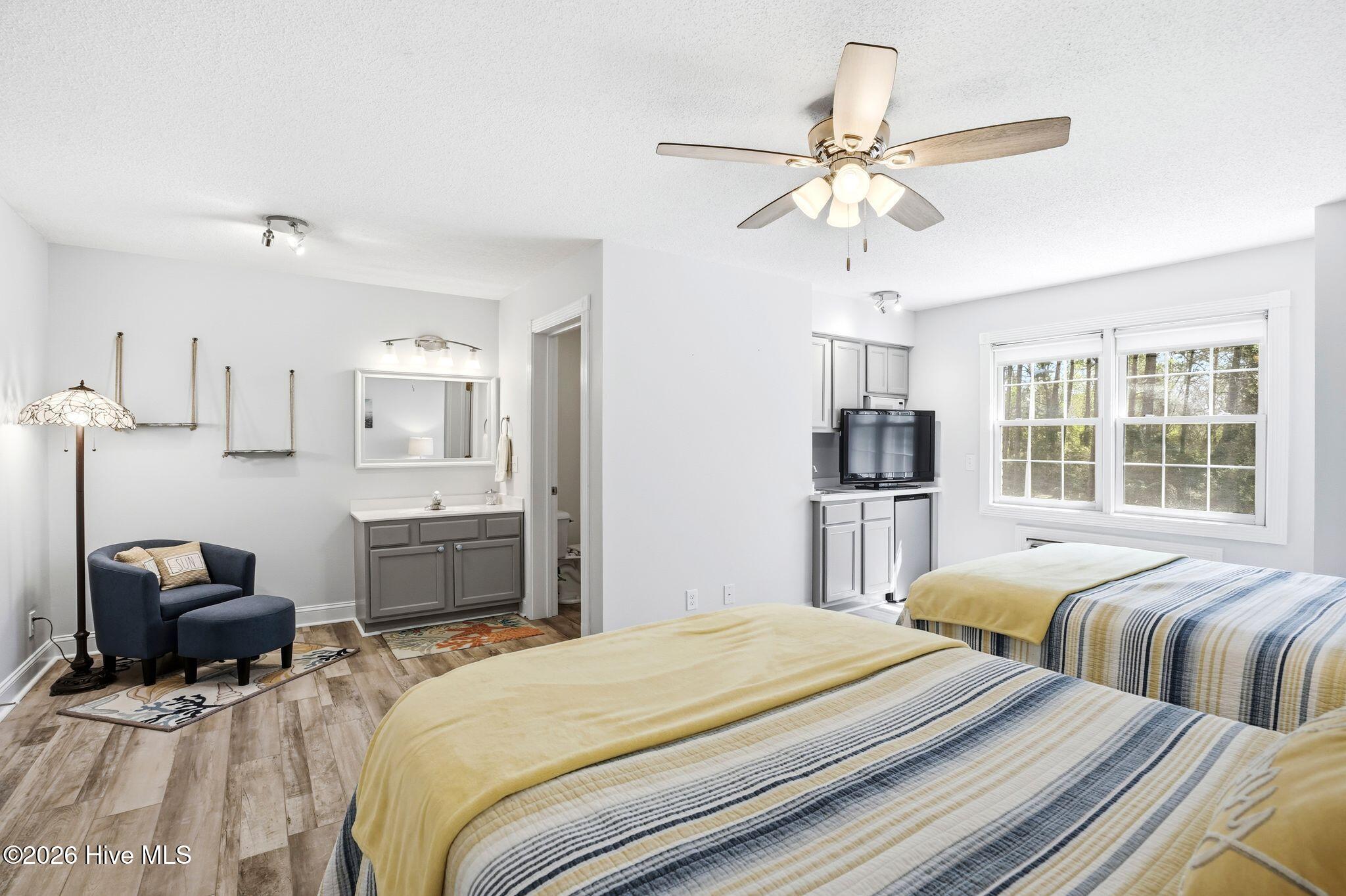 100564188 | Photo 17