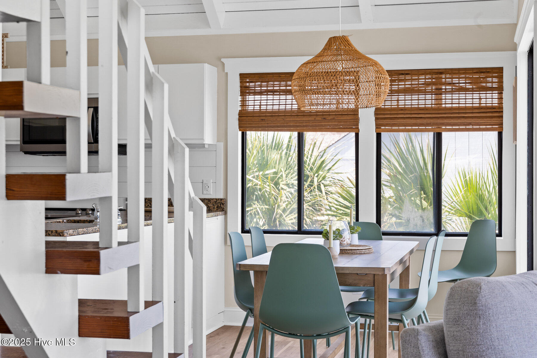 100540785 | Photo 13