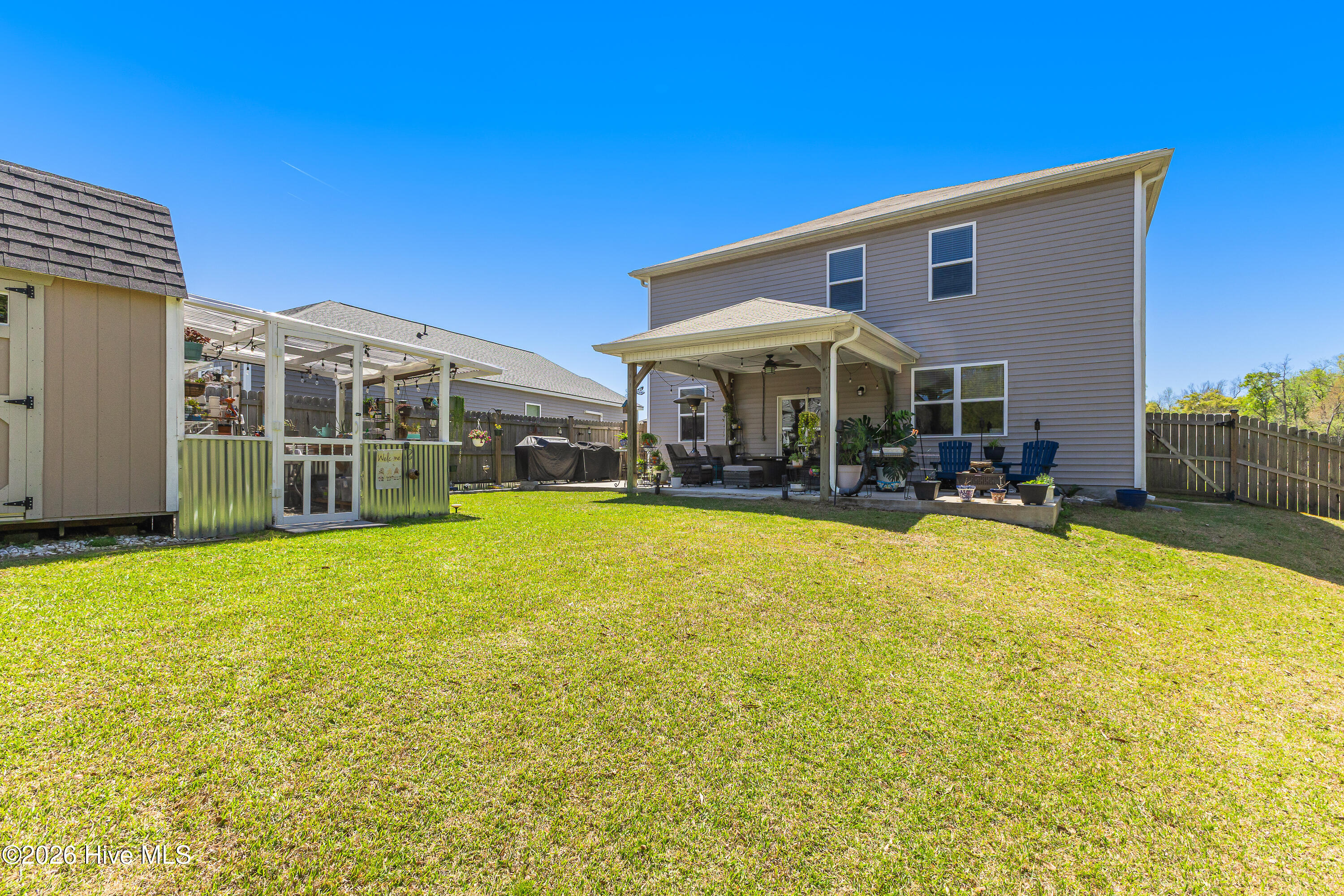 100565861 | Photo 64