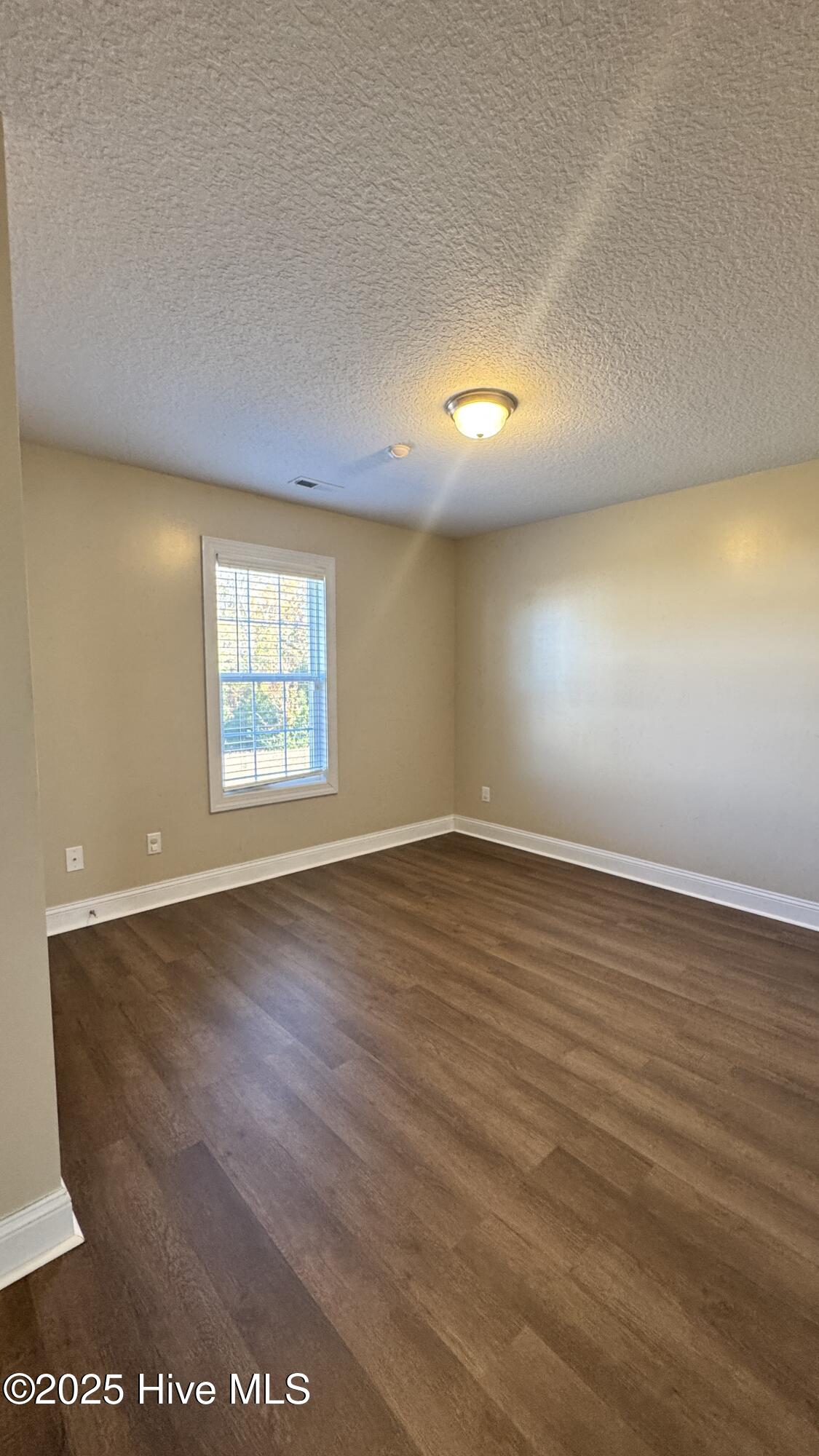 100539749 | Photo 22