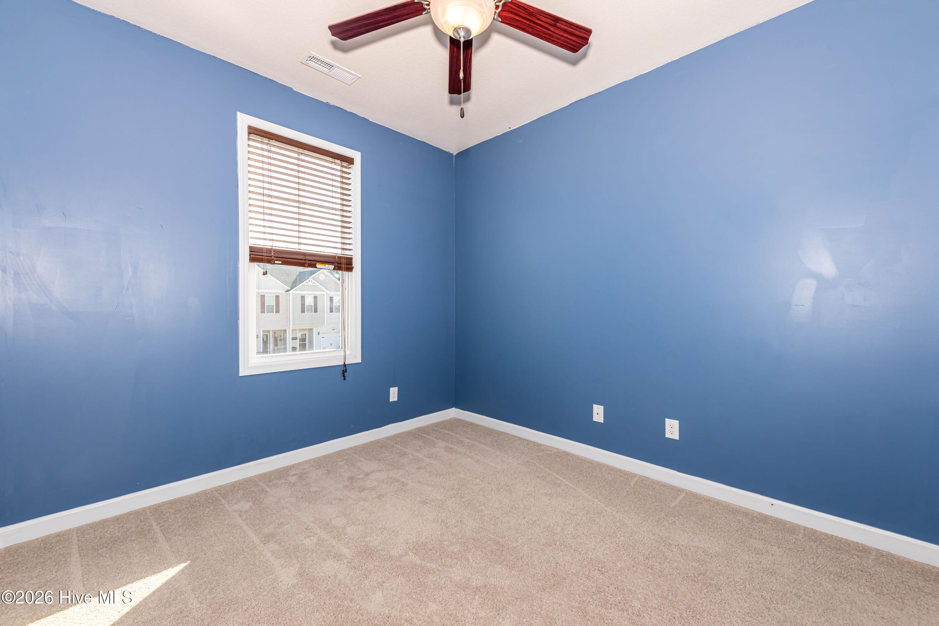 100567221 | Photo 32