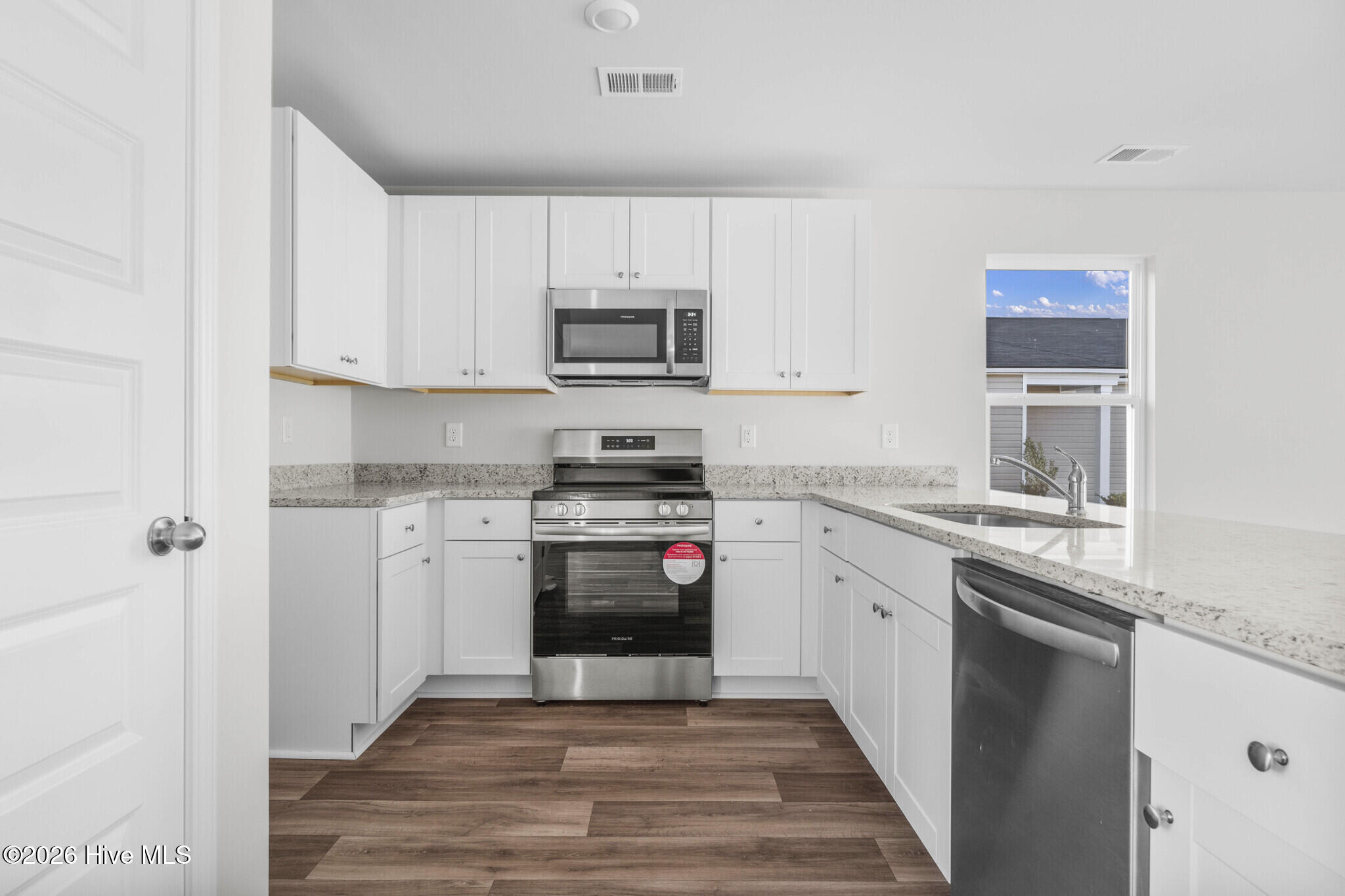 100568587 | Photo 10