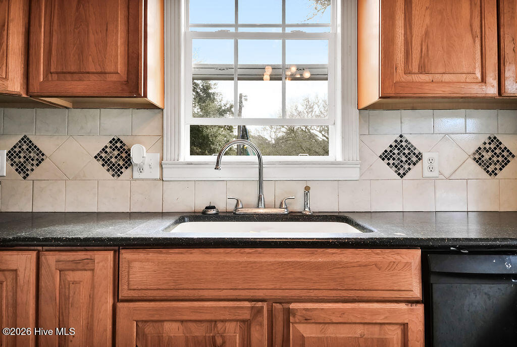 100559640 | Photo 24