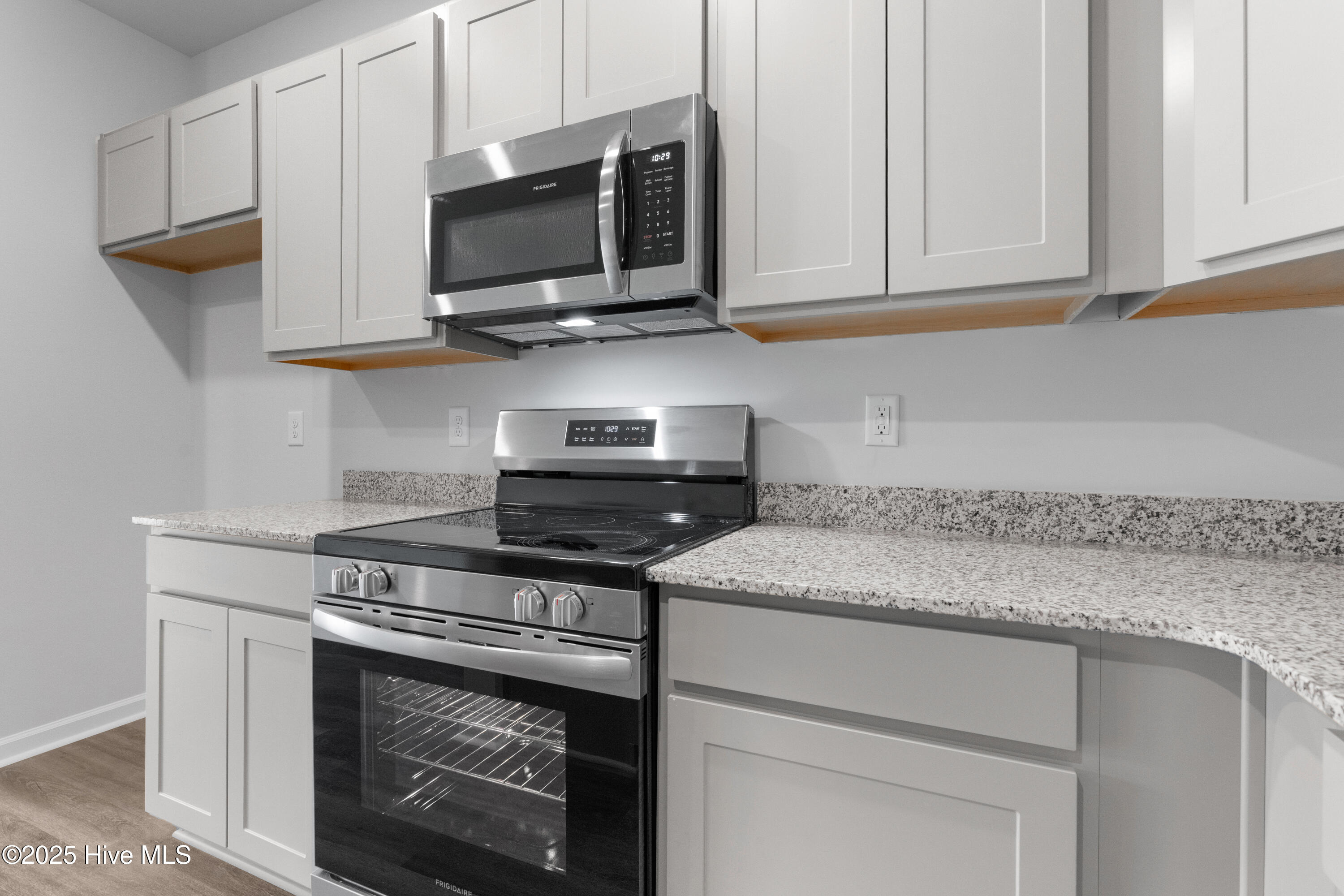 100510823 | Photo 12