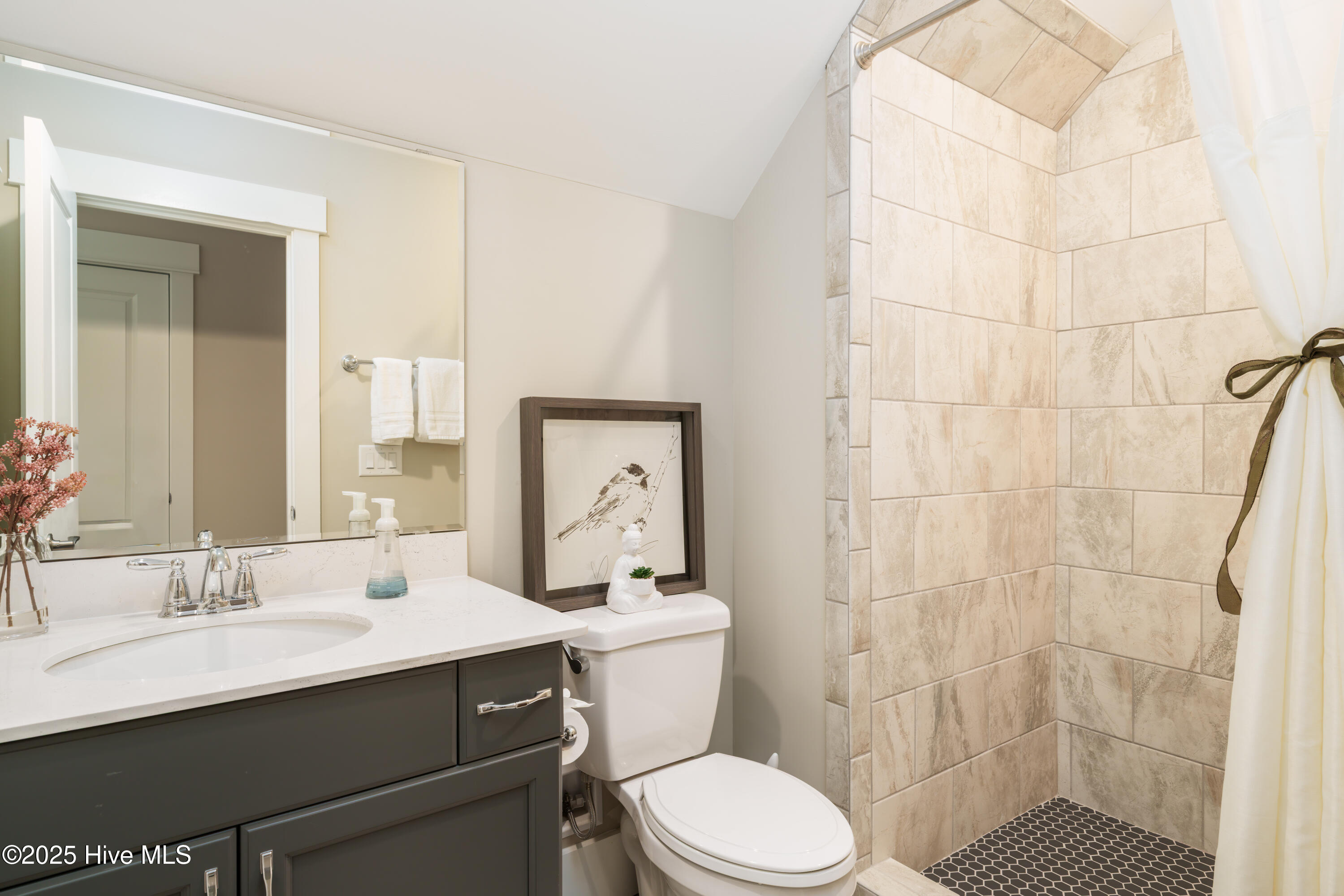 100537850 | Photo 32