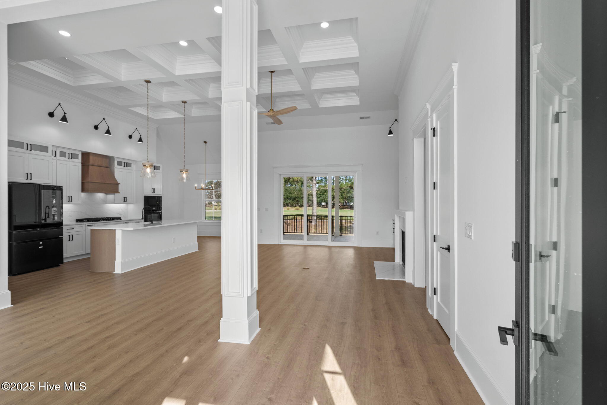 100535498 | Photo 17