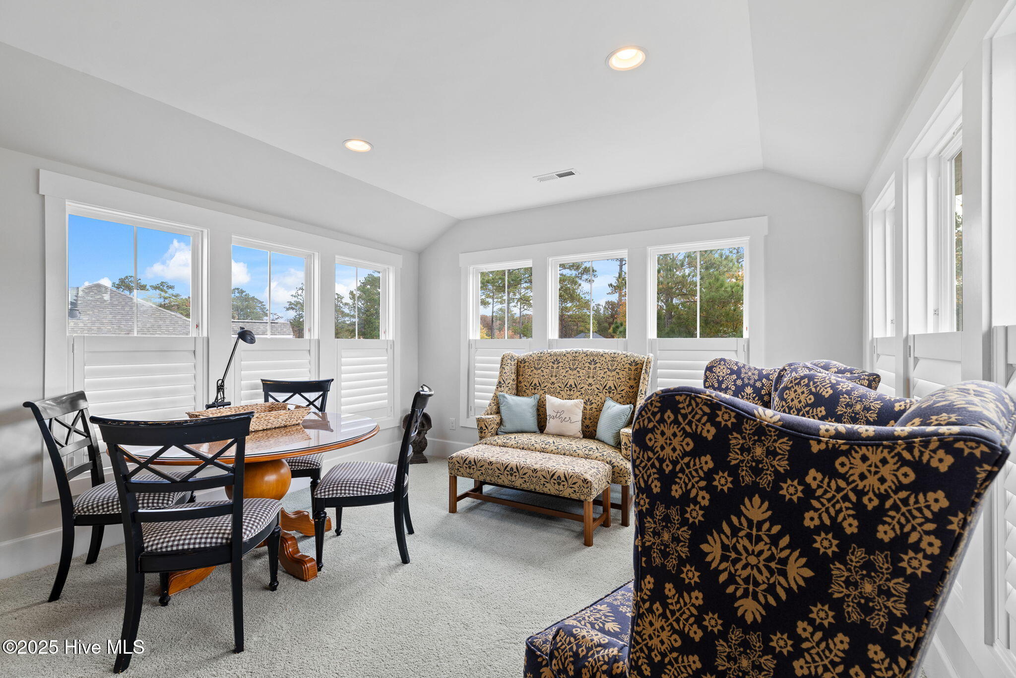 100541273 | Photo 35