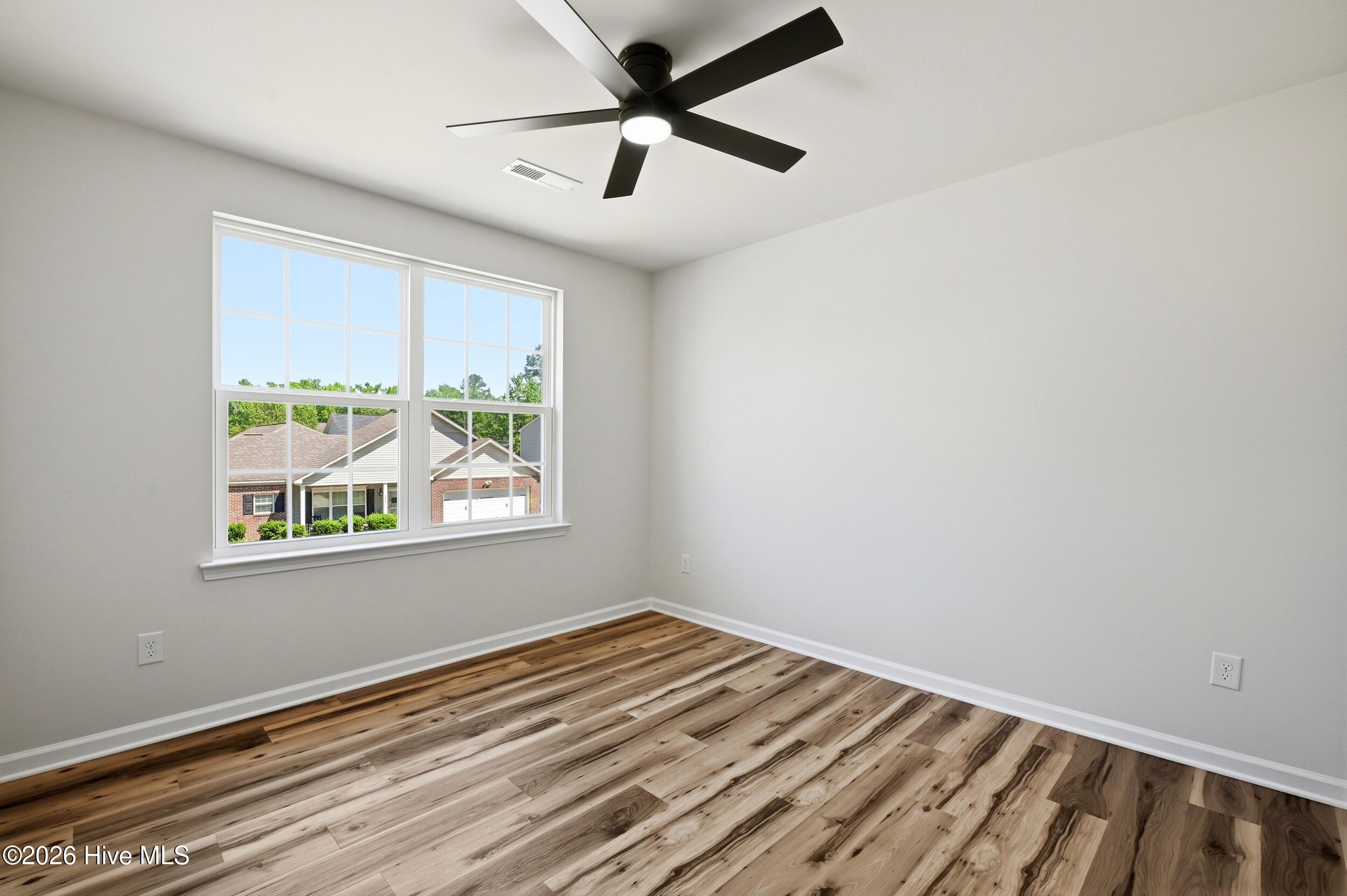 100567216 | Photo 24