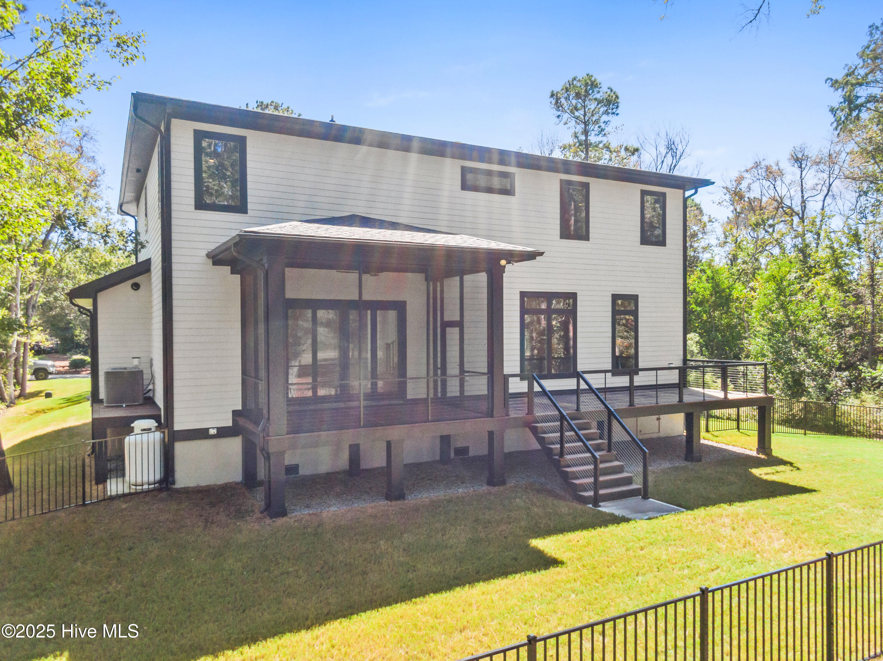 100535066 | Photo 48