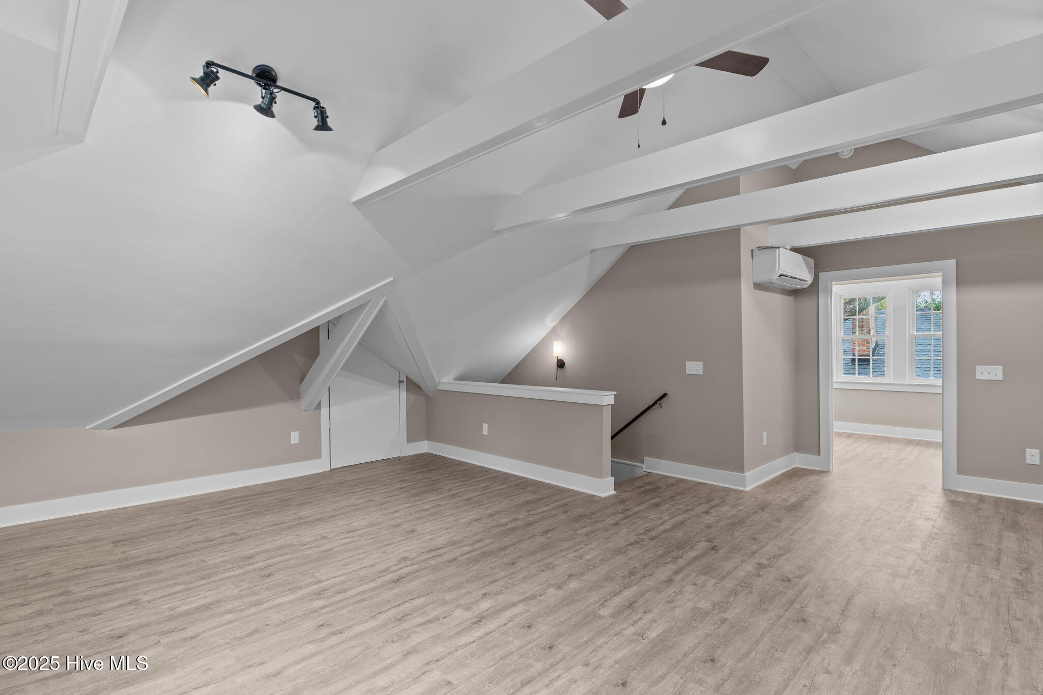 100542259 | Photo 31