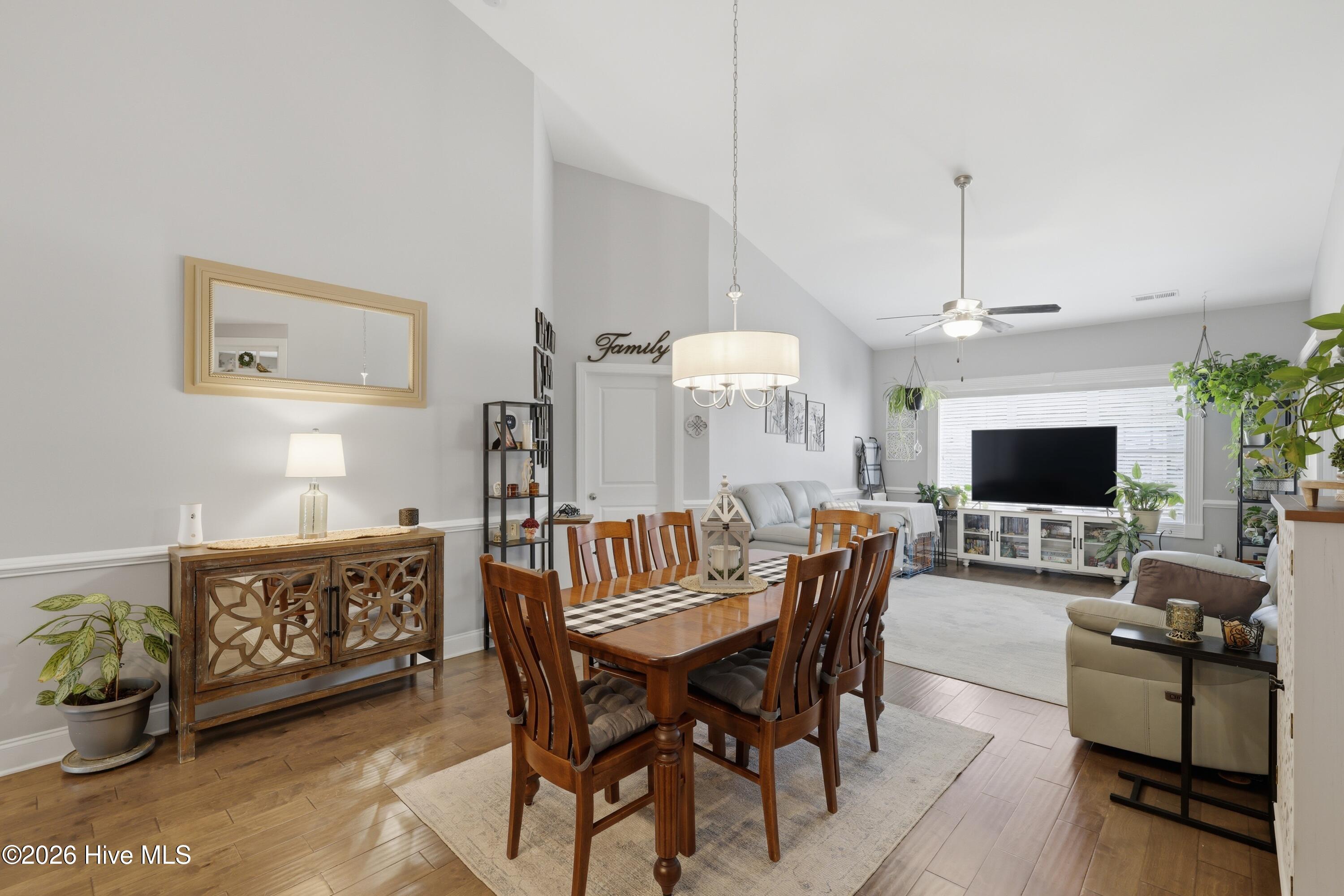 100561960 | Photo 11