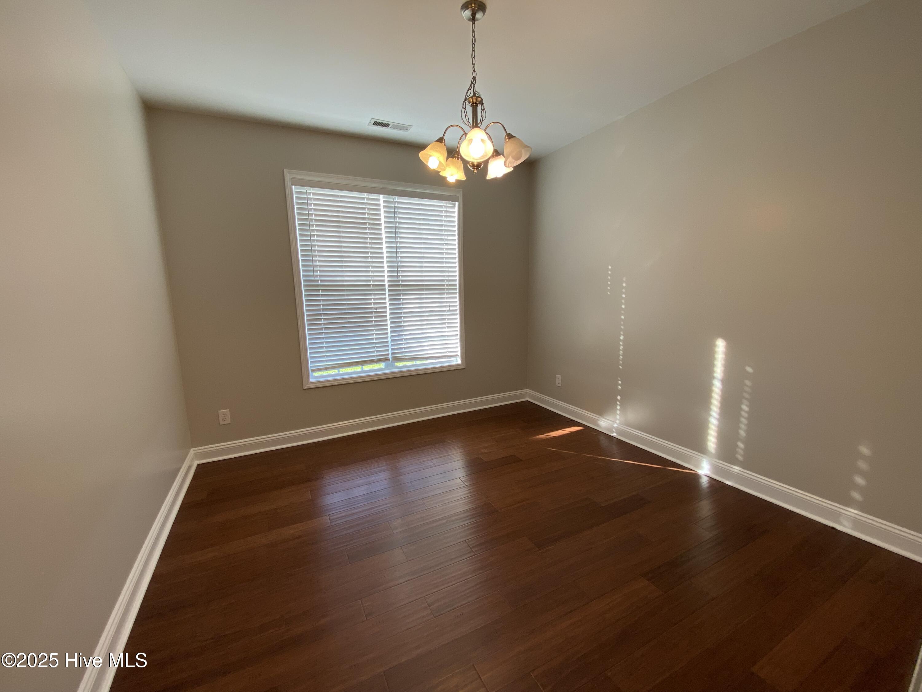 100566817 | Photo 11