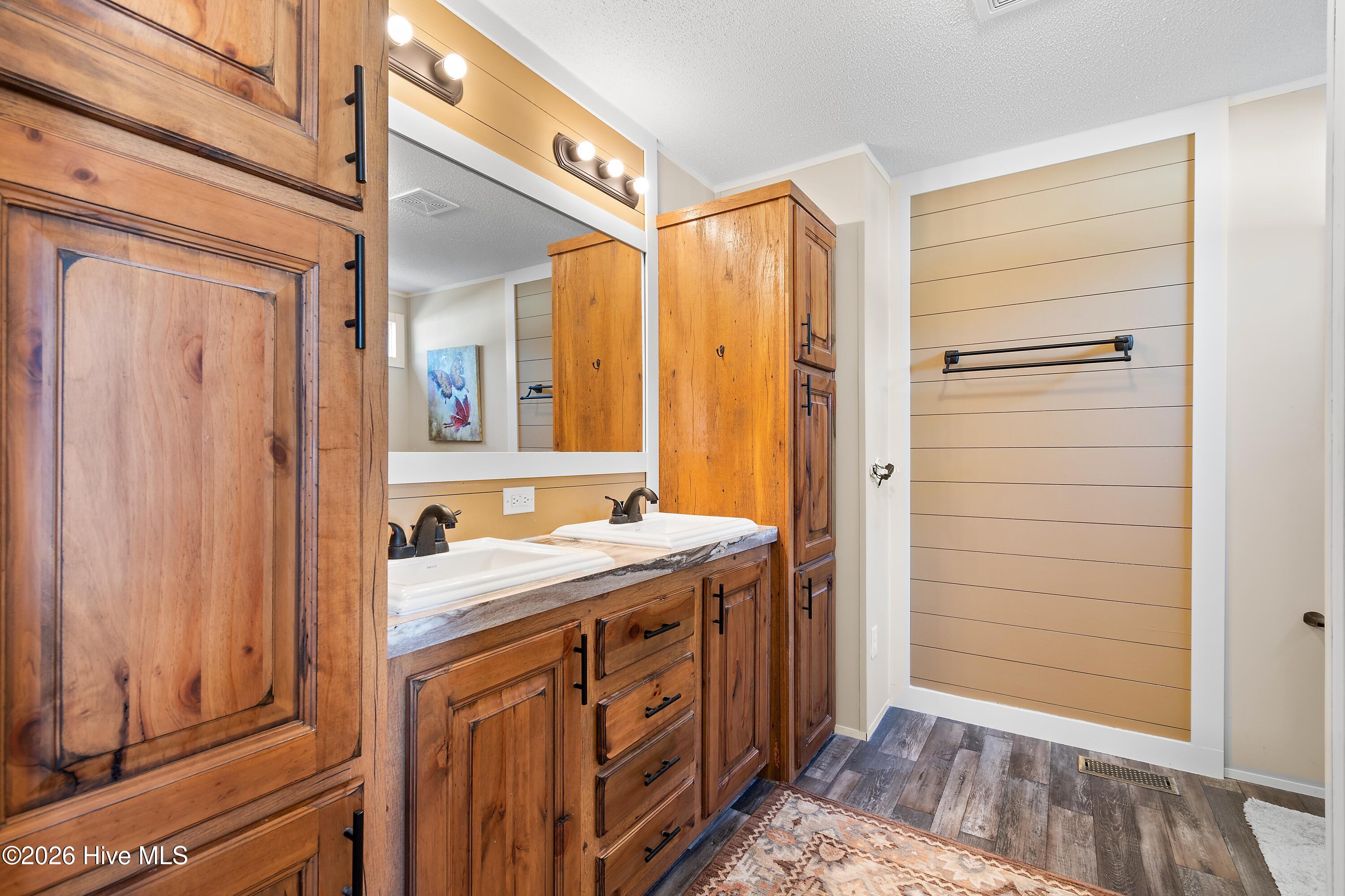 100554917 | Photo 19