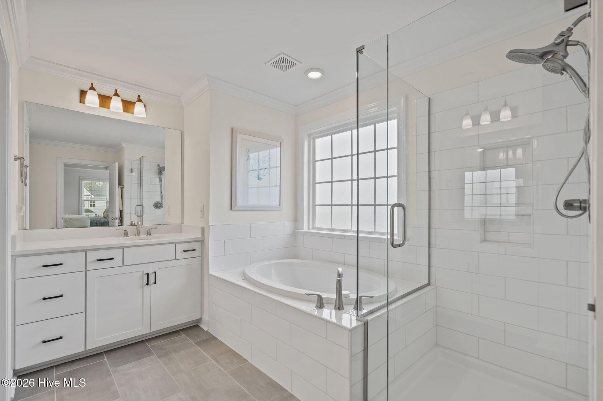 100562858 | Photo 36