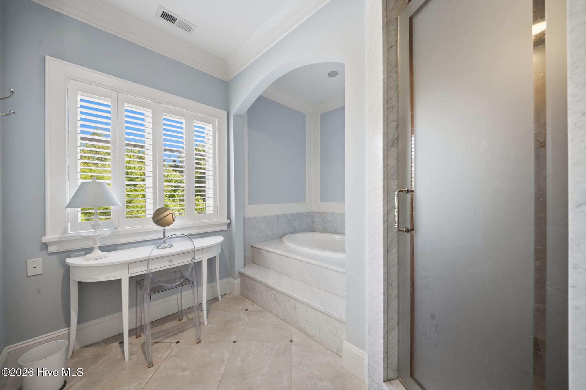 100570583 | Photo 51