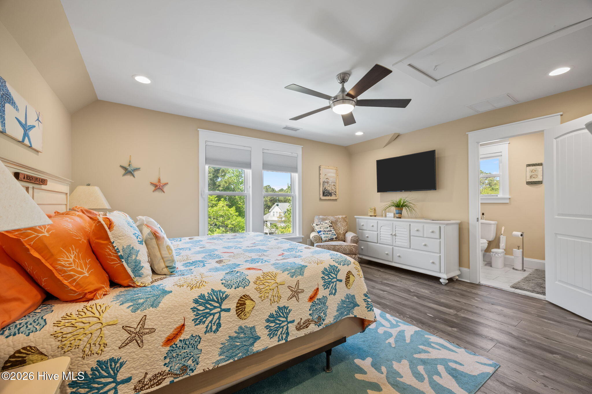 100567463 | Photo 47