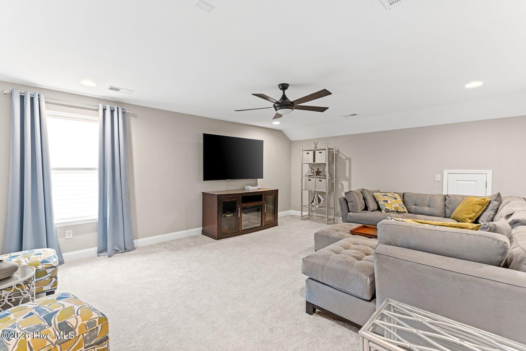 100551985 | Photo 39