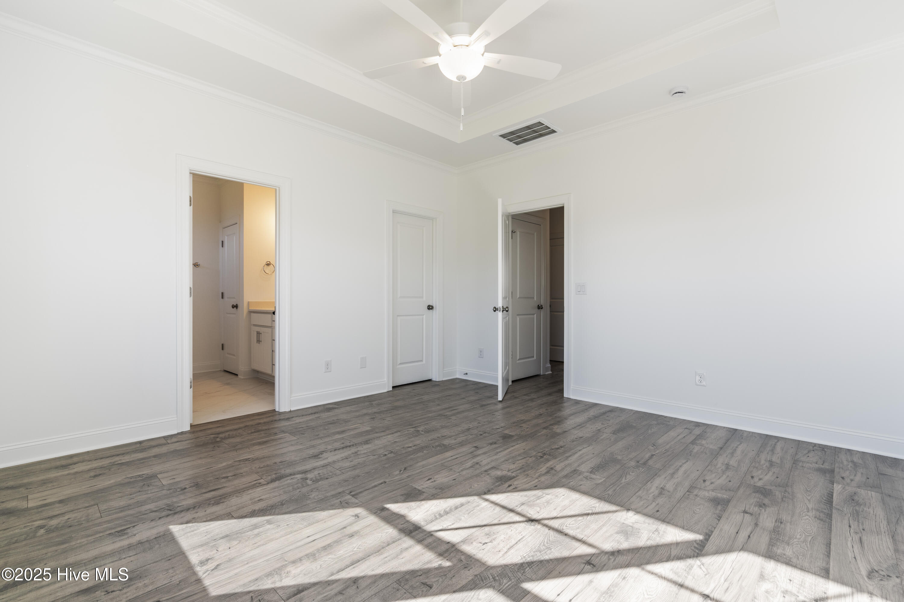 100517740 | Photo 17