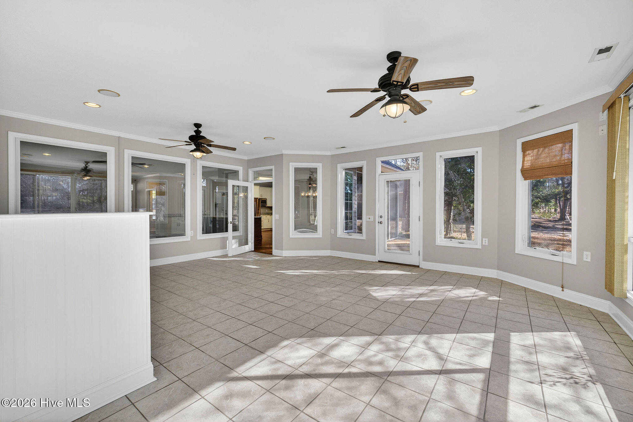 100549331 | Photo 41