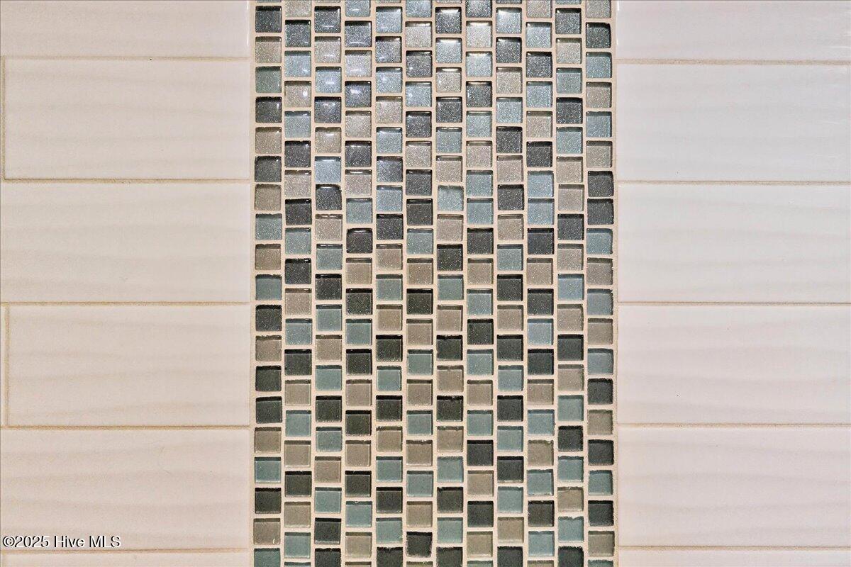 100543222 | Photo 24