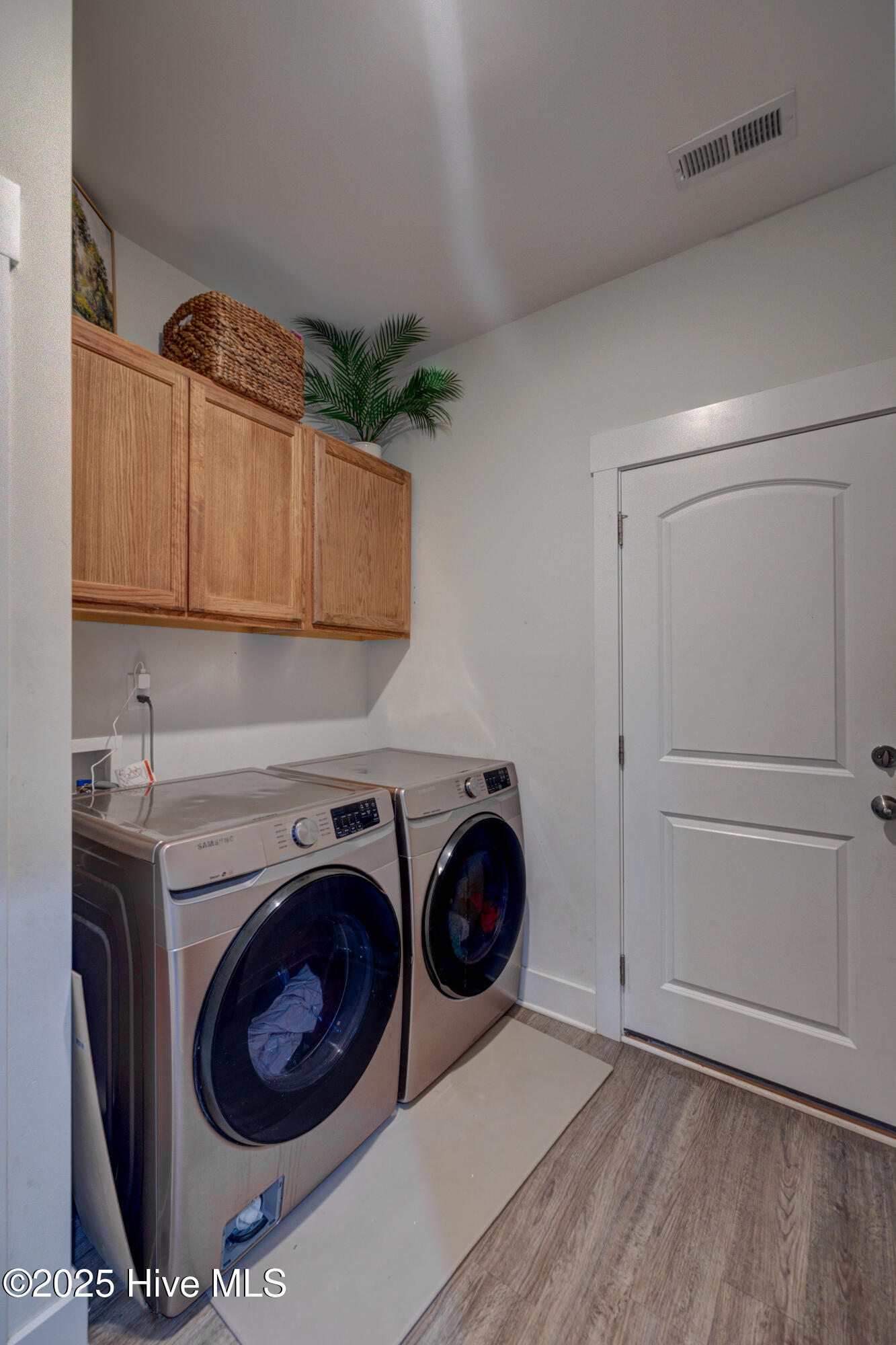 100534229 | Photo 42