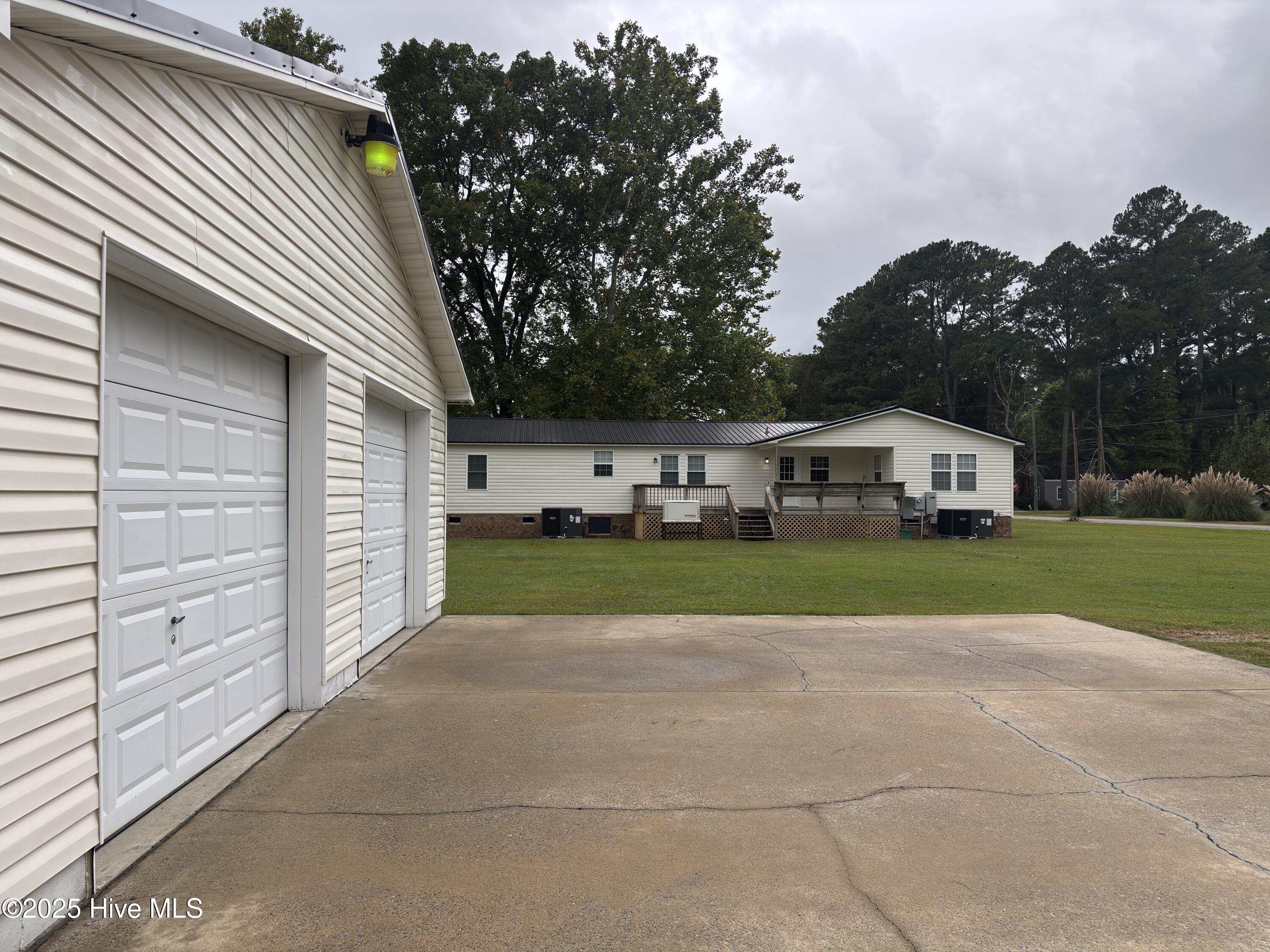 Garage/Workshop on Lot 2
