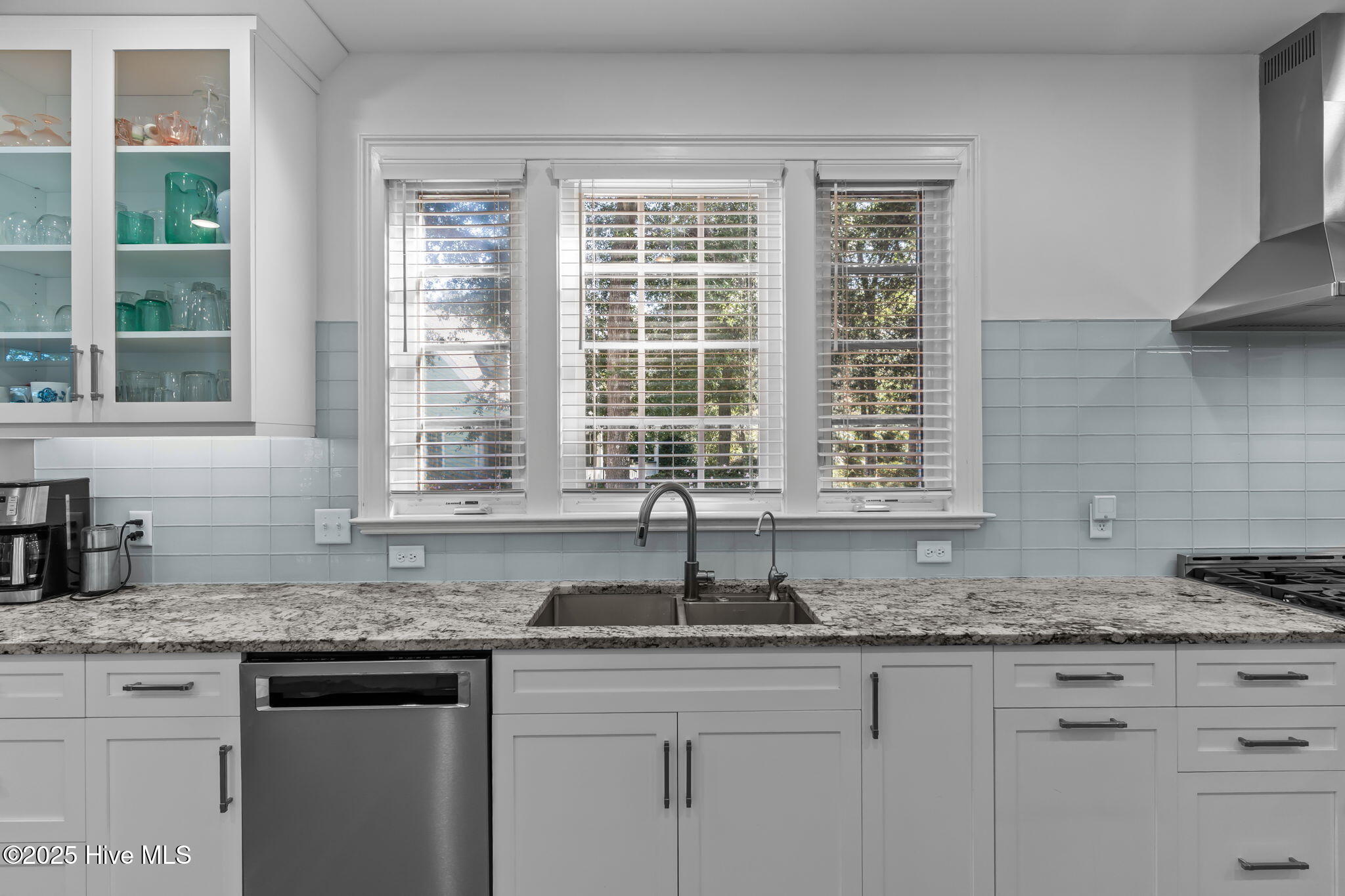 100538166 | Photo 21