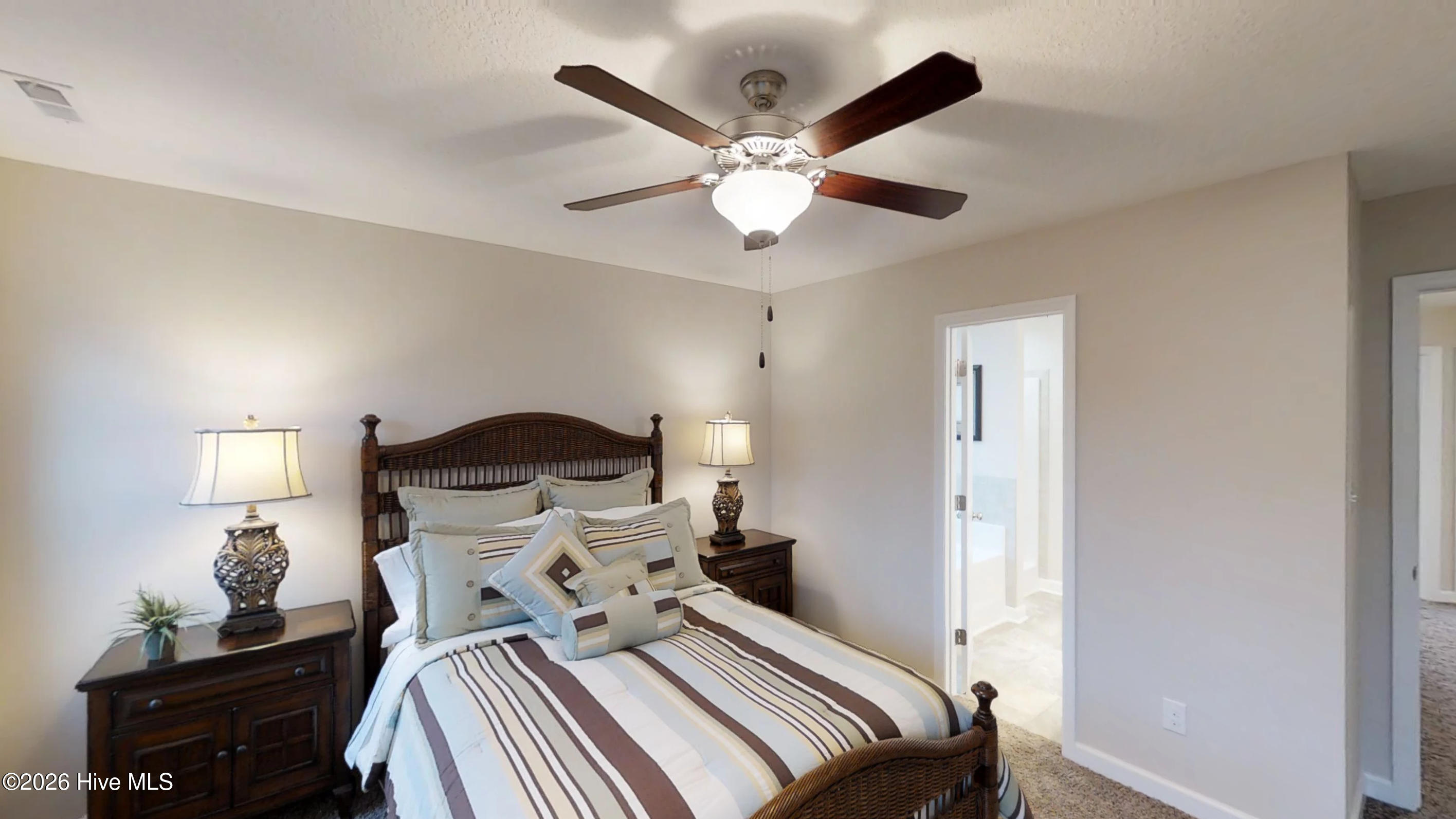 100563433 | Photo 35