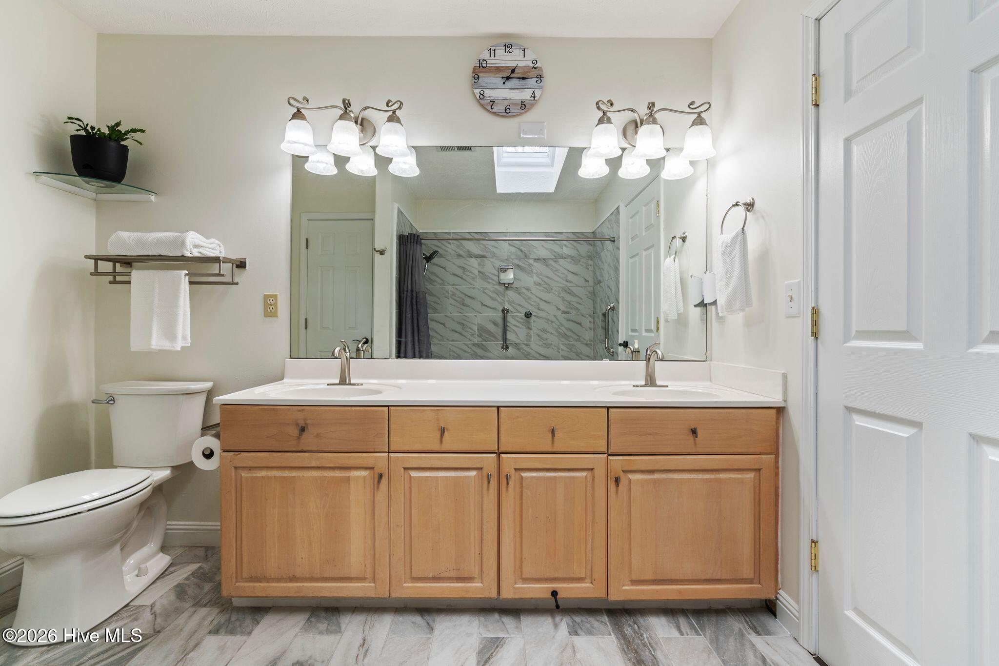 100550579 | Photo 25