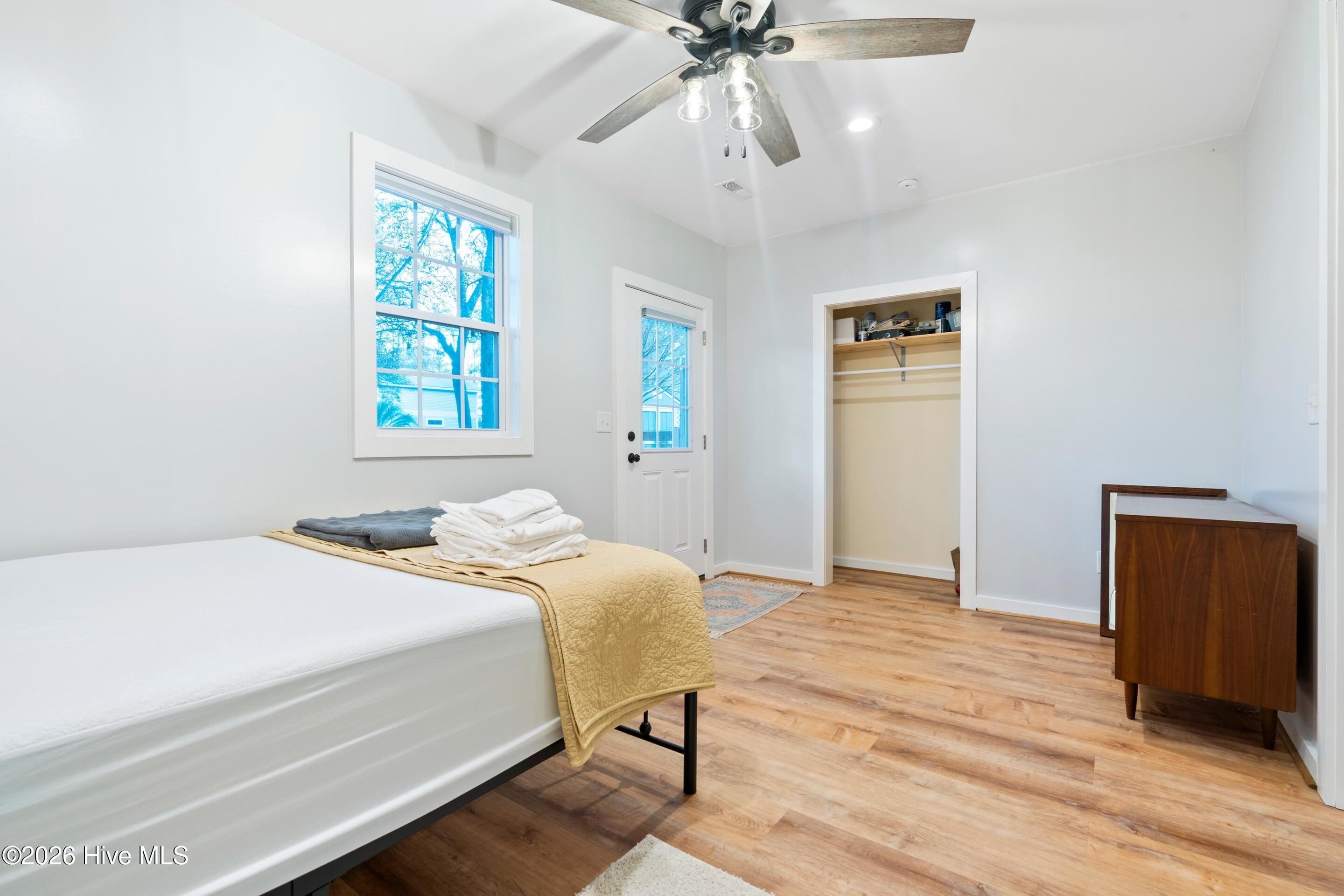 100549187 | Photo 74