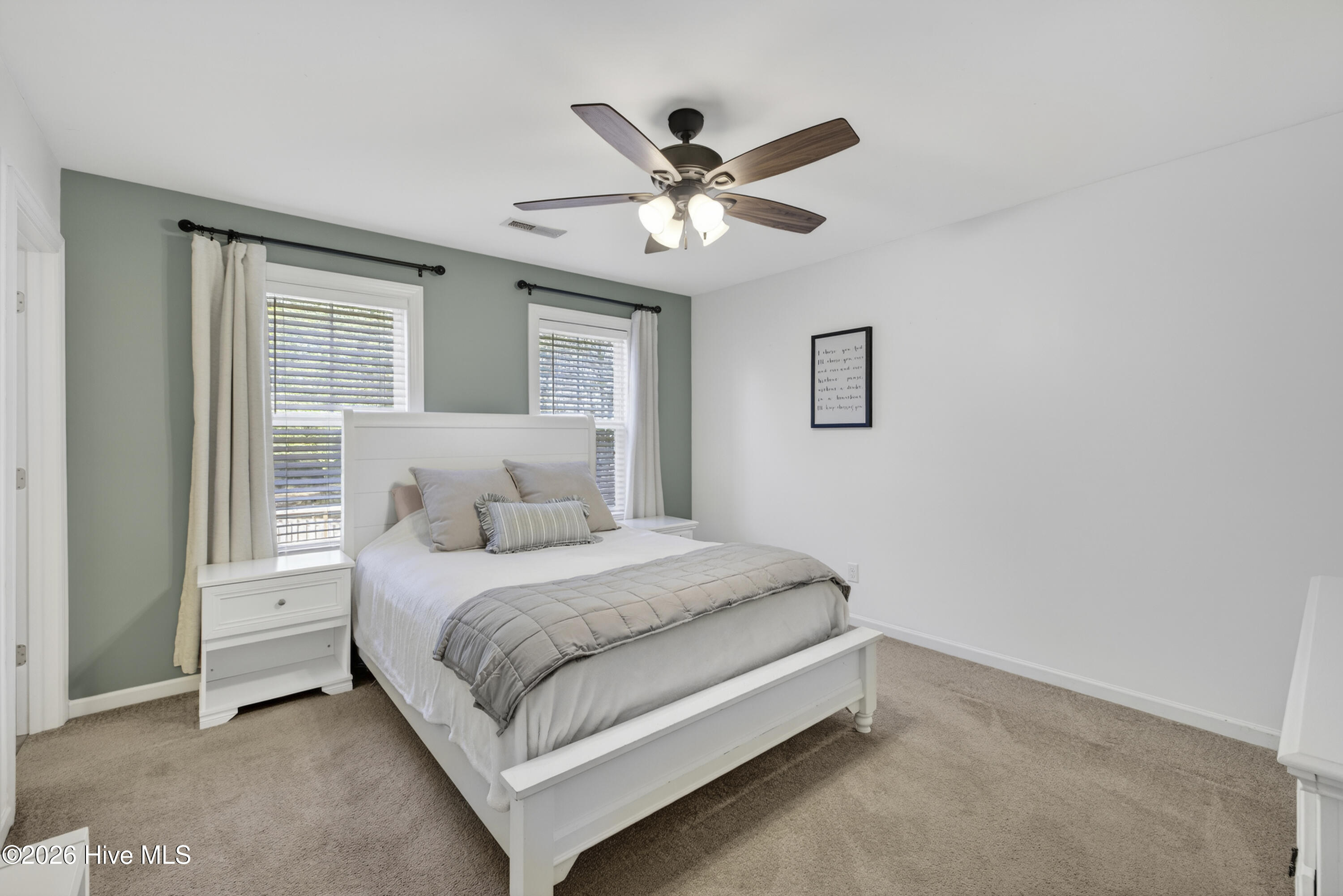 100549081 | Photo 15