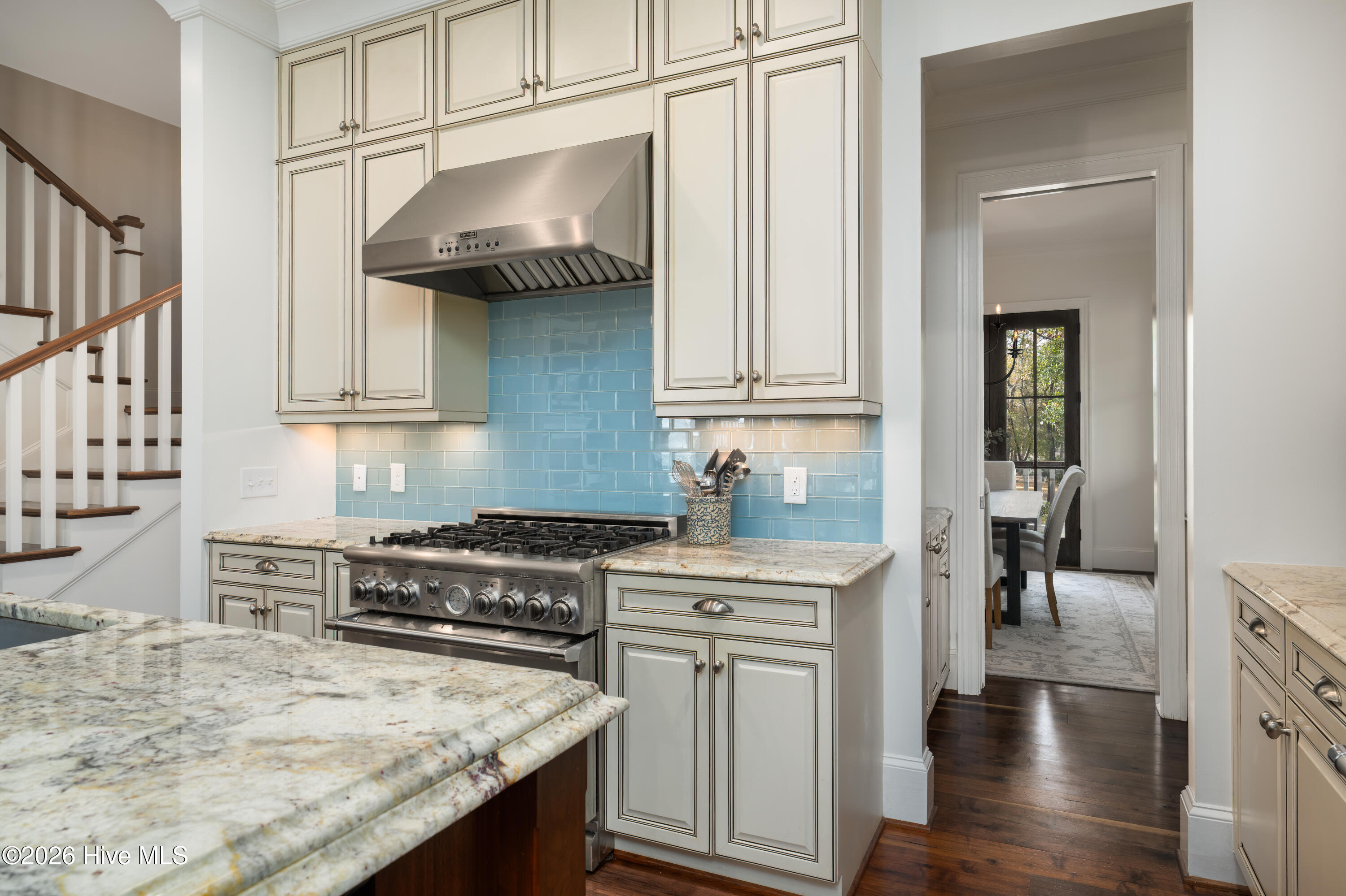 100549444 | Photo 17