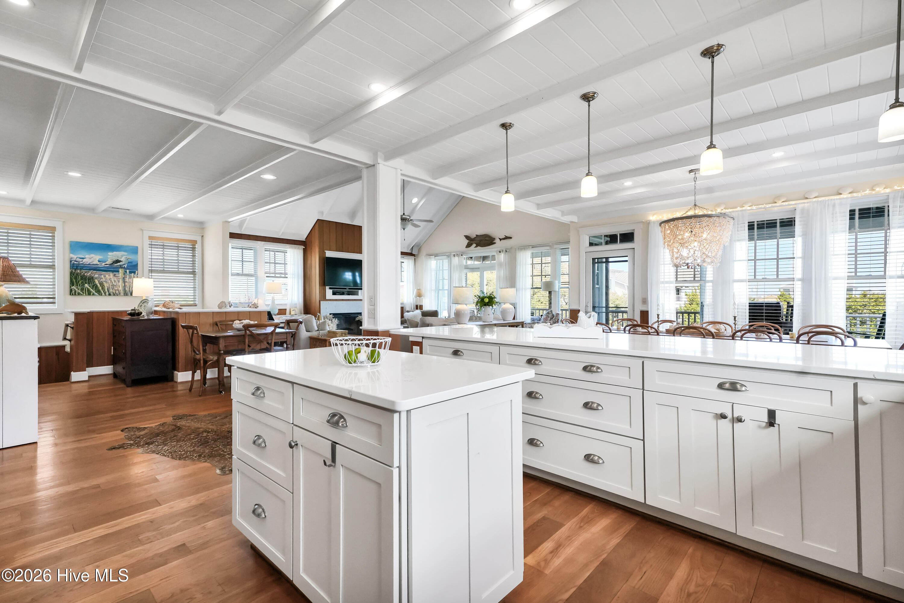 100562457 | Photo 35