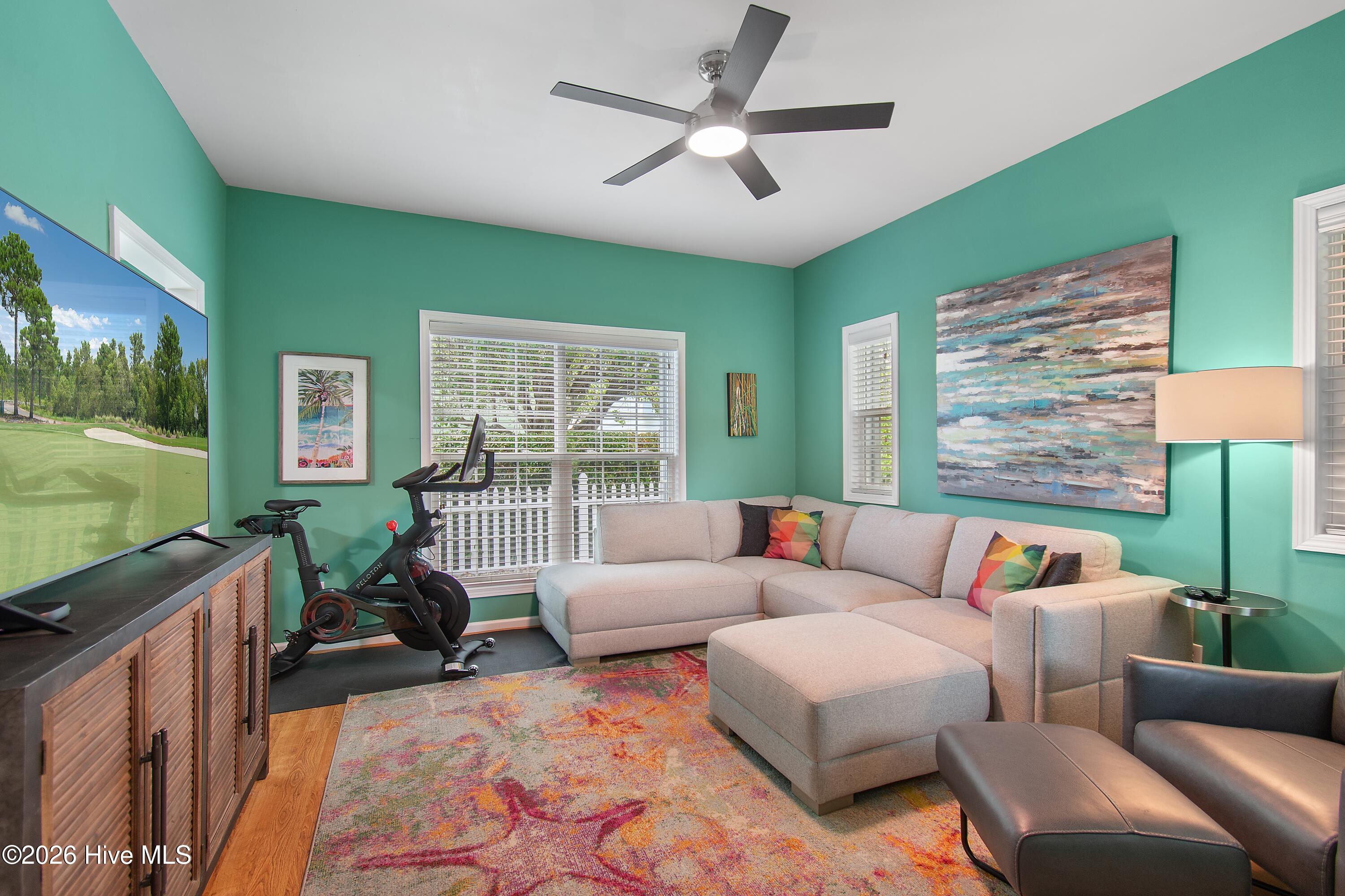 100570489 | Photo 43