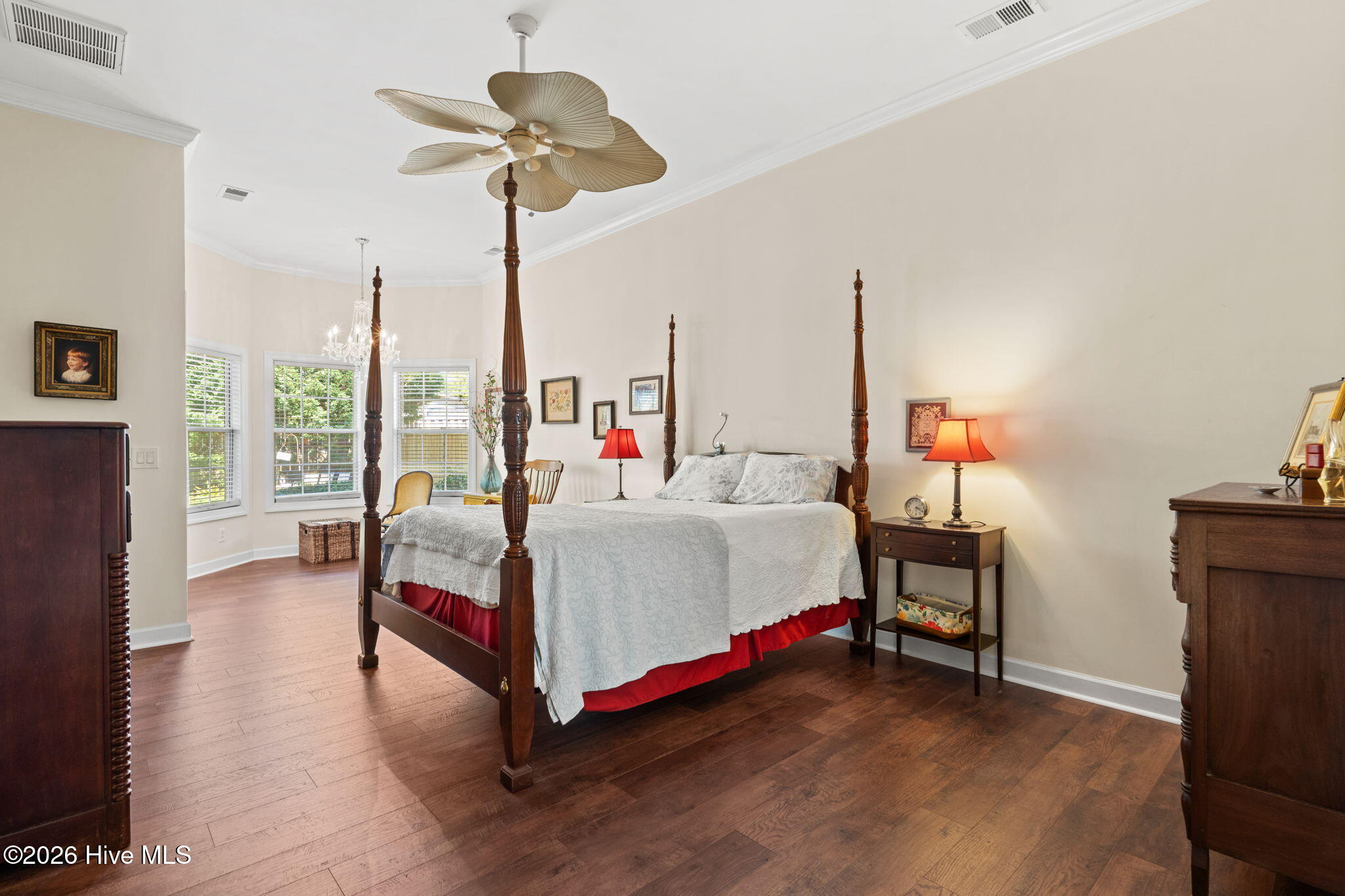 100567853 | Photo 16