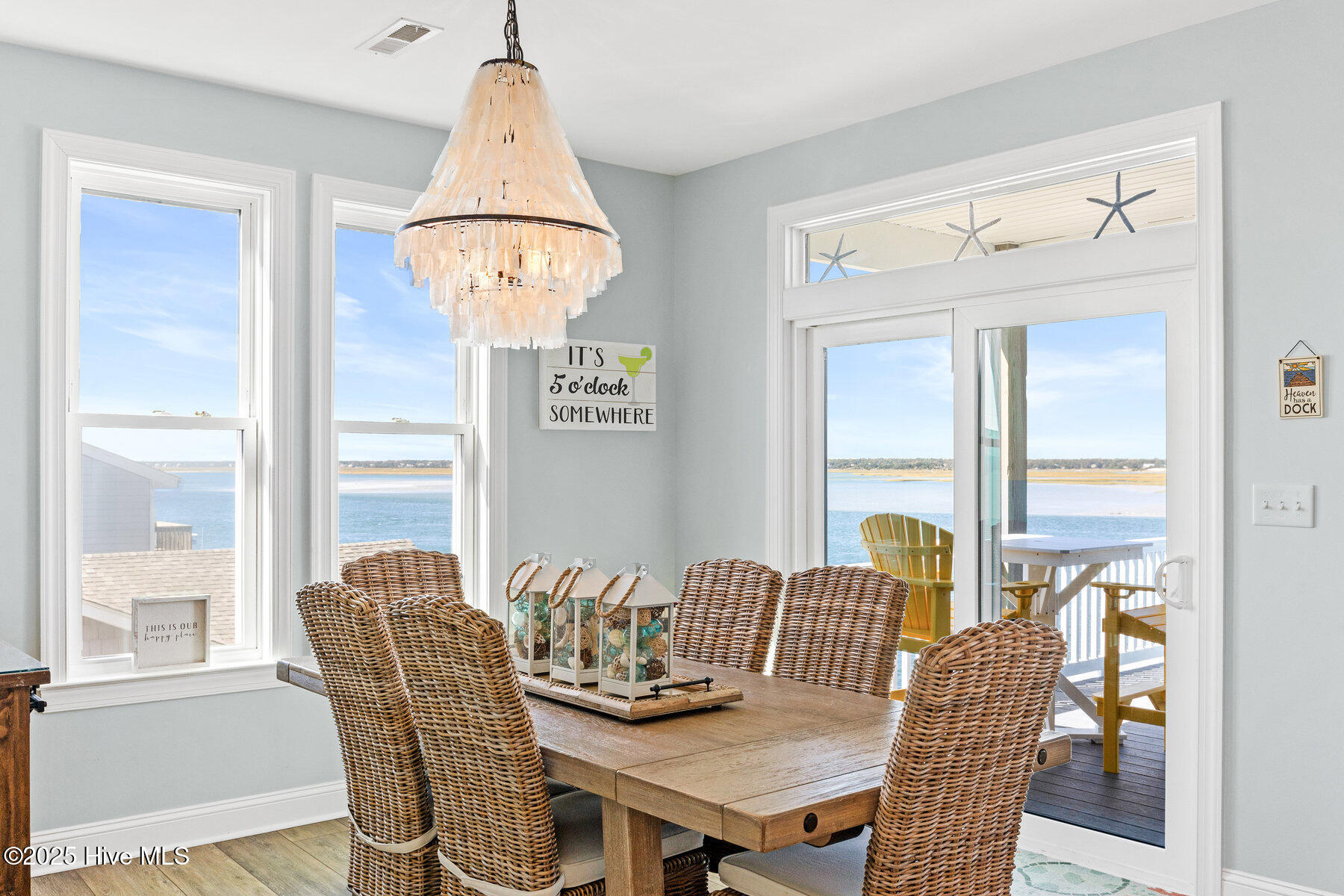 100538043 | Photo 14